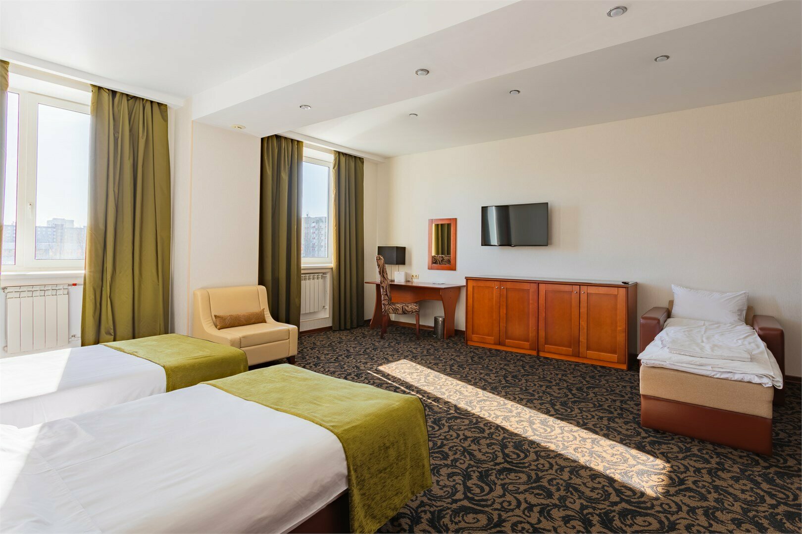 Бизнес класс комфортный с двумя кроватями или одной двуспальной кроватью и креслом-кроватью