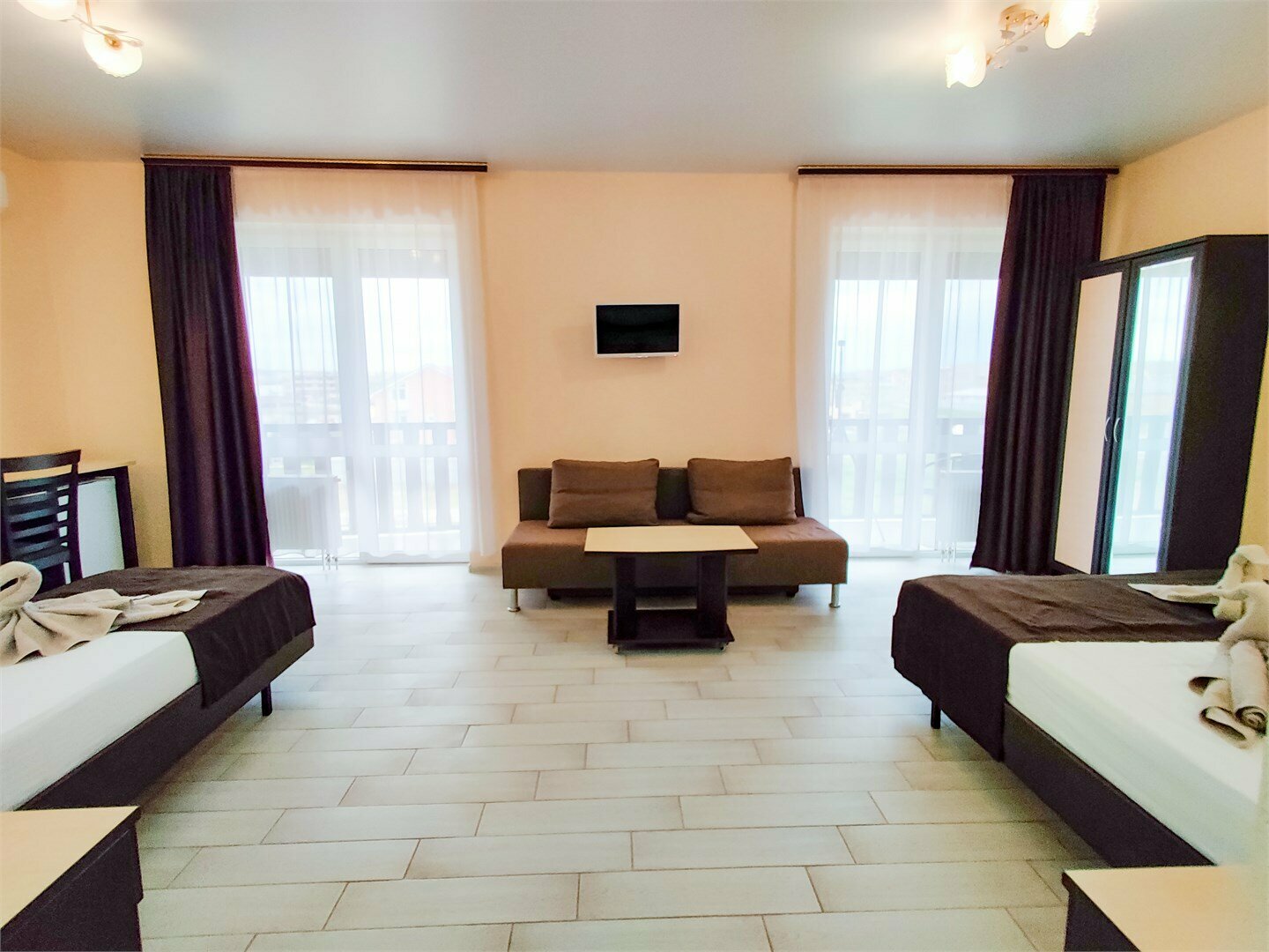 Семейный 5+ местный номер Стандарт 2 балкона