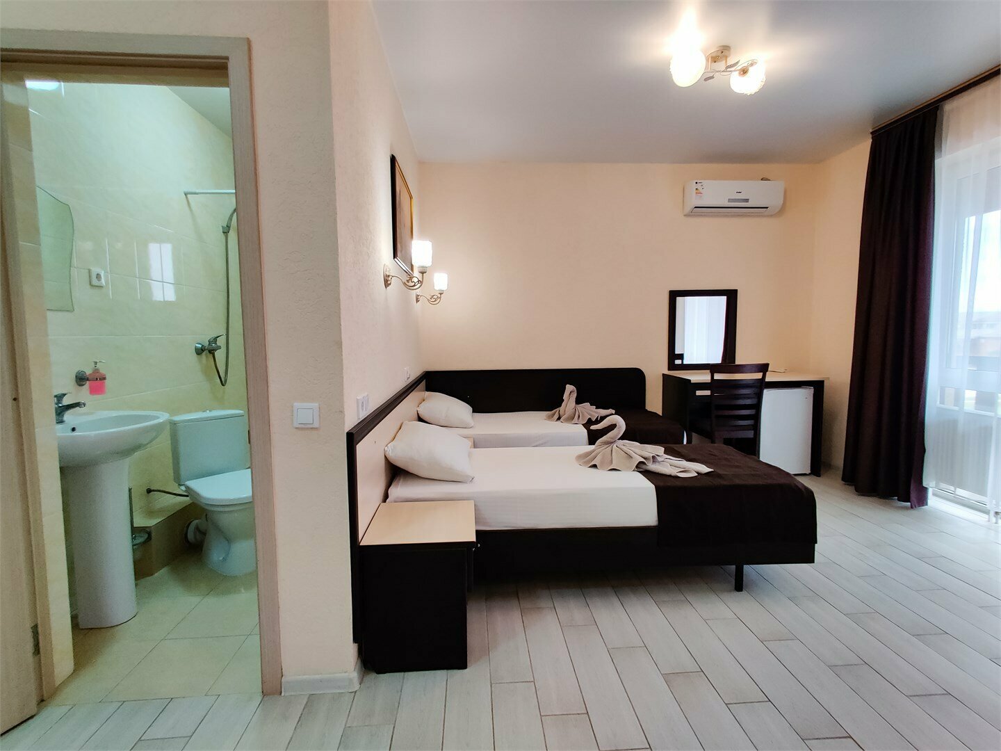 Семейный 5+ местный номер Стандарт 2 балкона