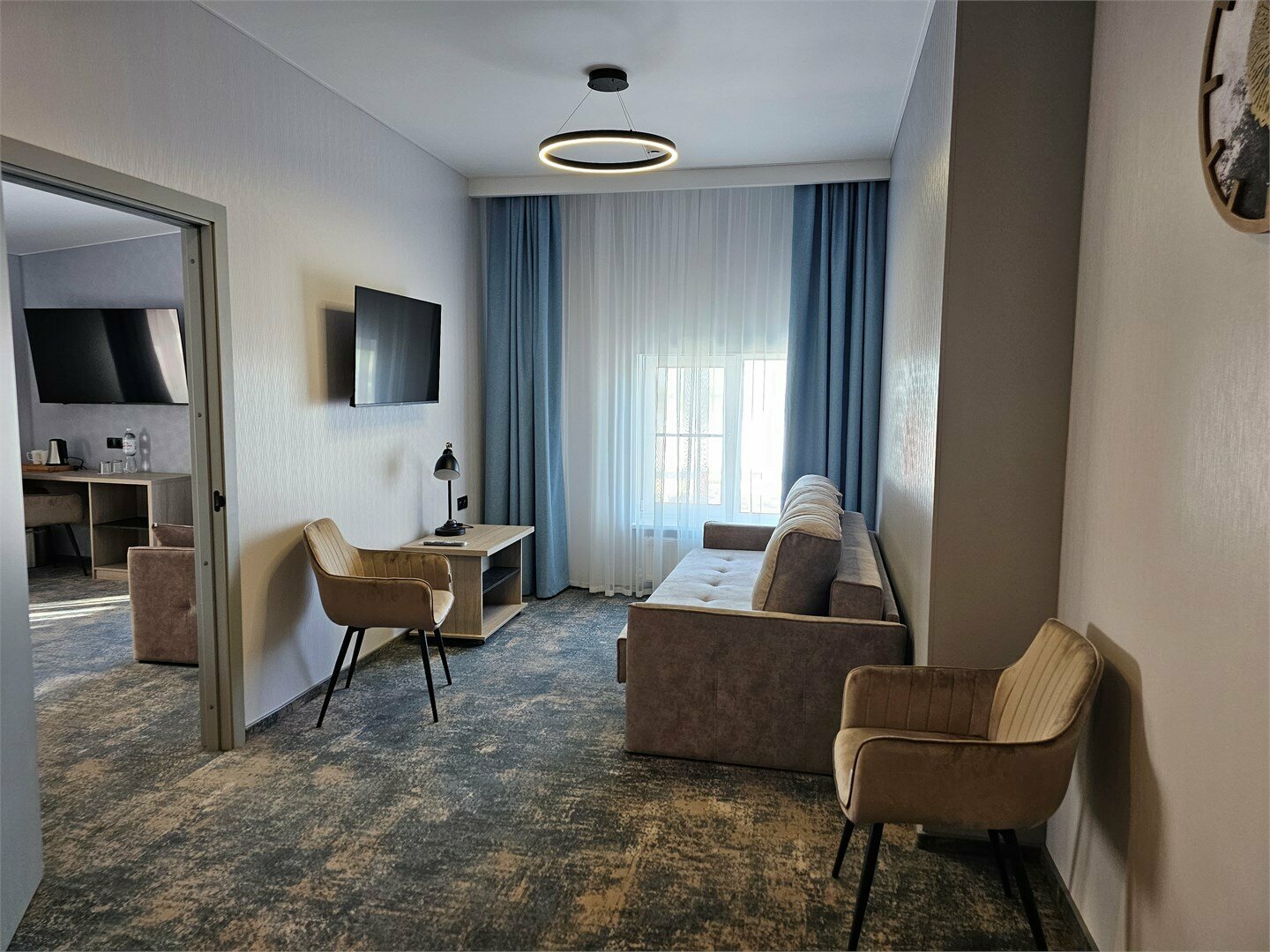 Де люкс плюс