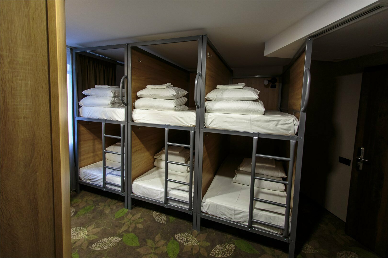 Кровать в общем 8-местном номере