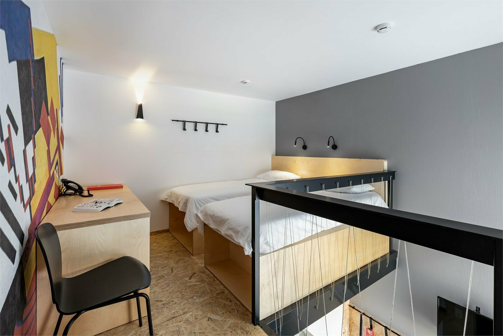 Дизайнерские двухуровневые апартаменты "Розанова"