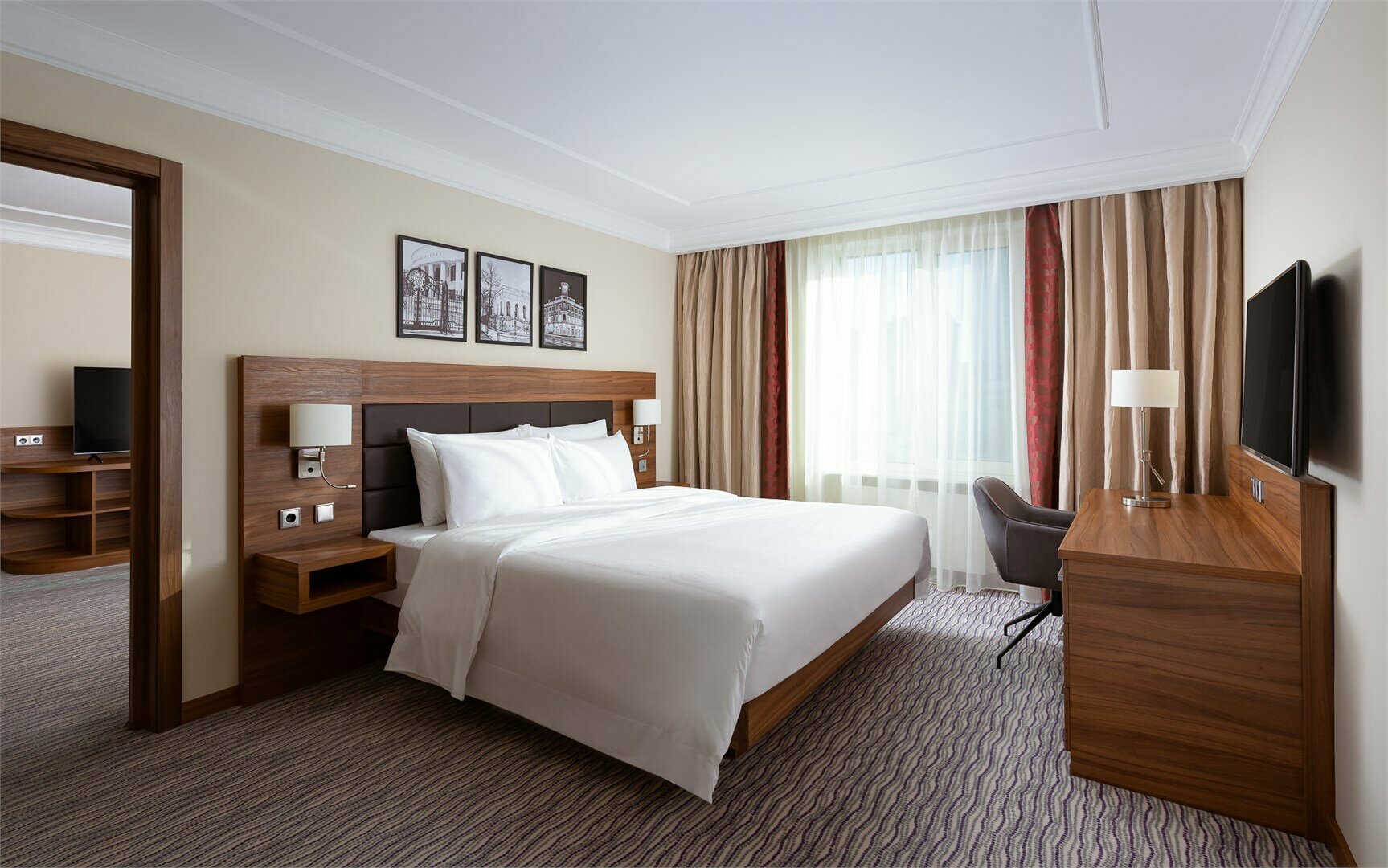 Двухкомнатный люкс с кроватью размера "king-size"