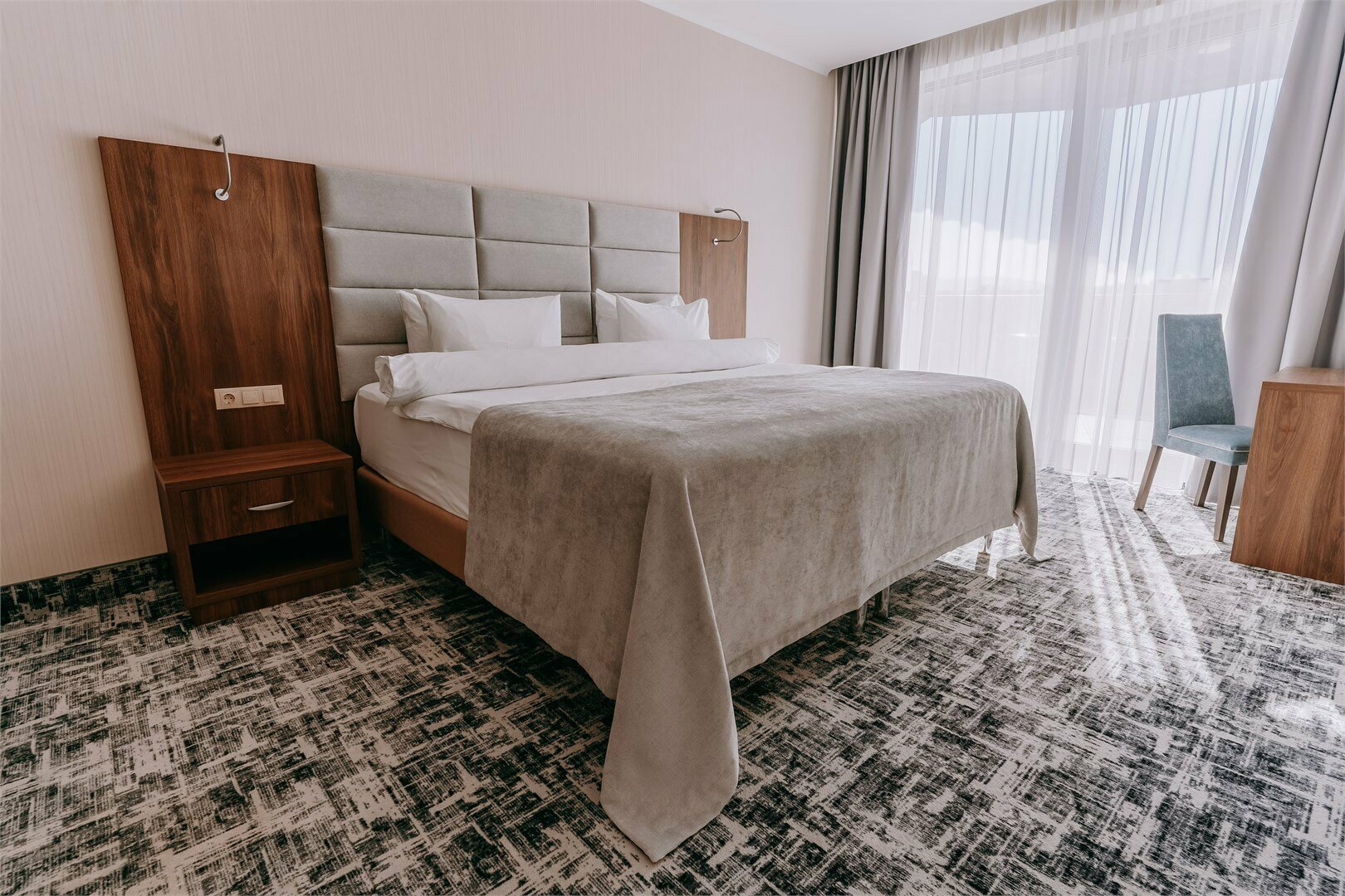 Двухкомнатный "Люкс" с боковым видом на море