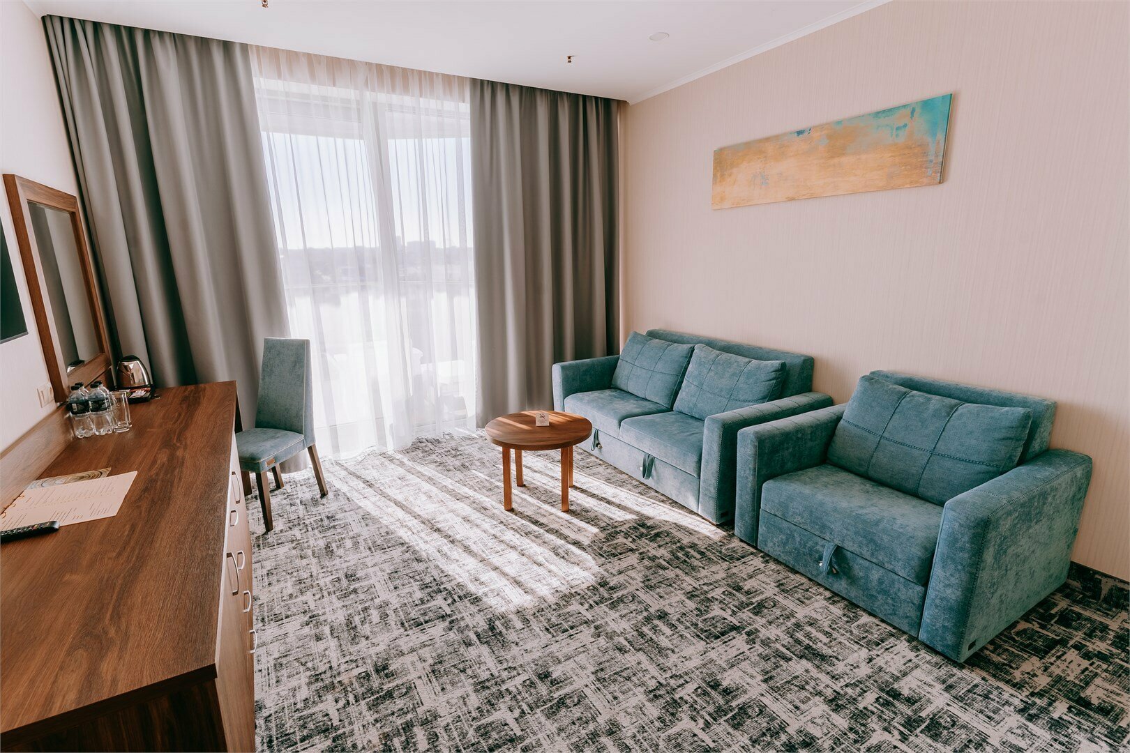 Двухкомнатный "Люкс" с боковым видом на море