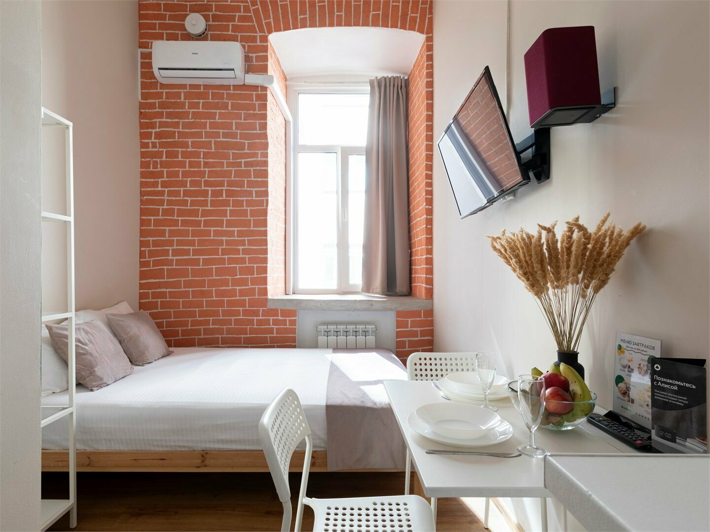 Мини студия с одной большой кроватью