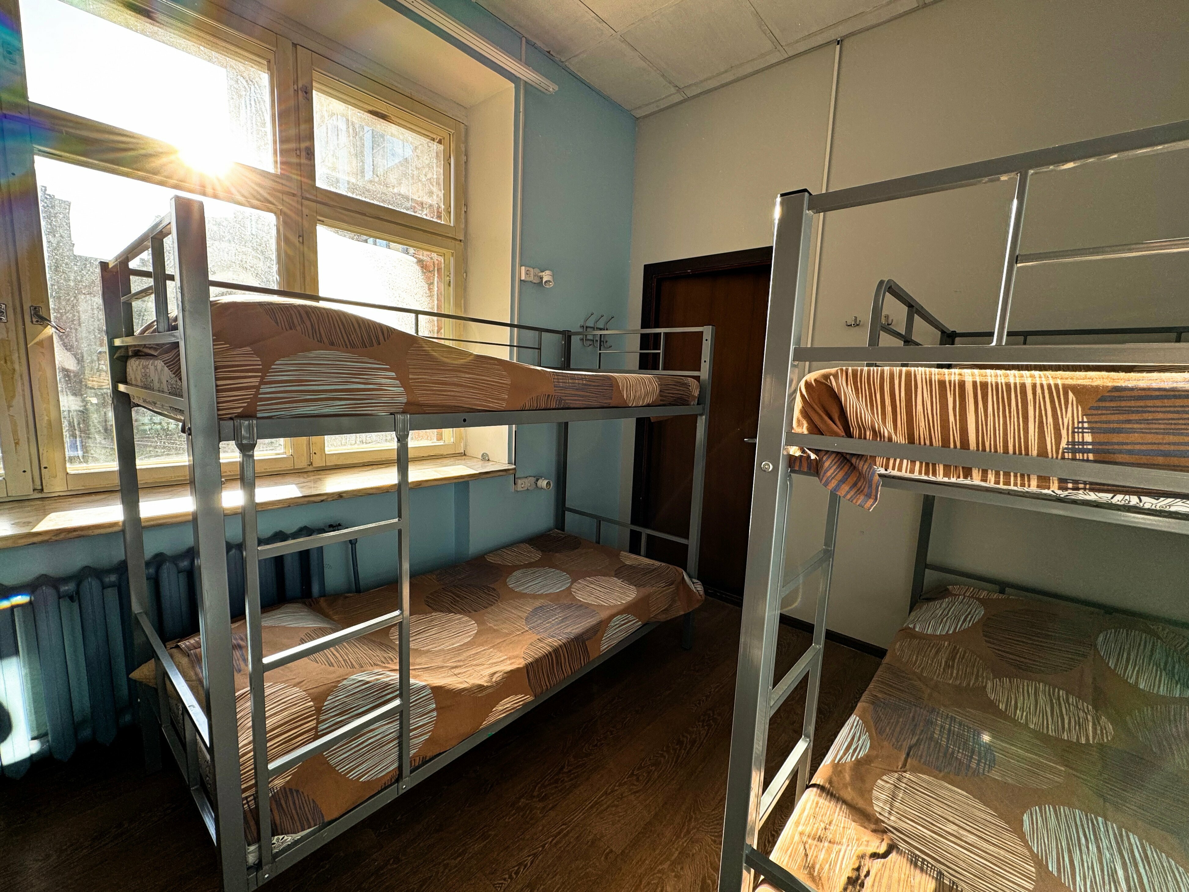 Общий номер для мужчин с 6 кроватями