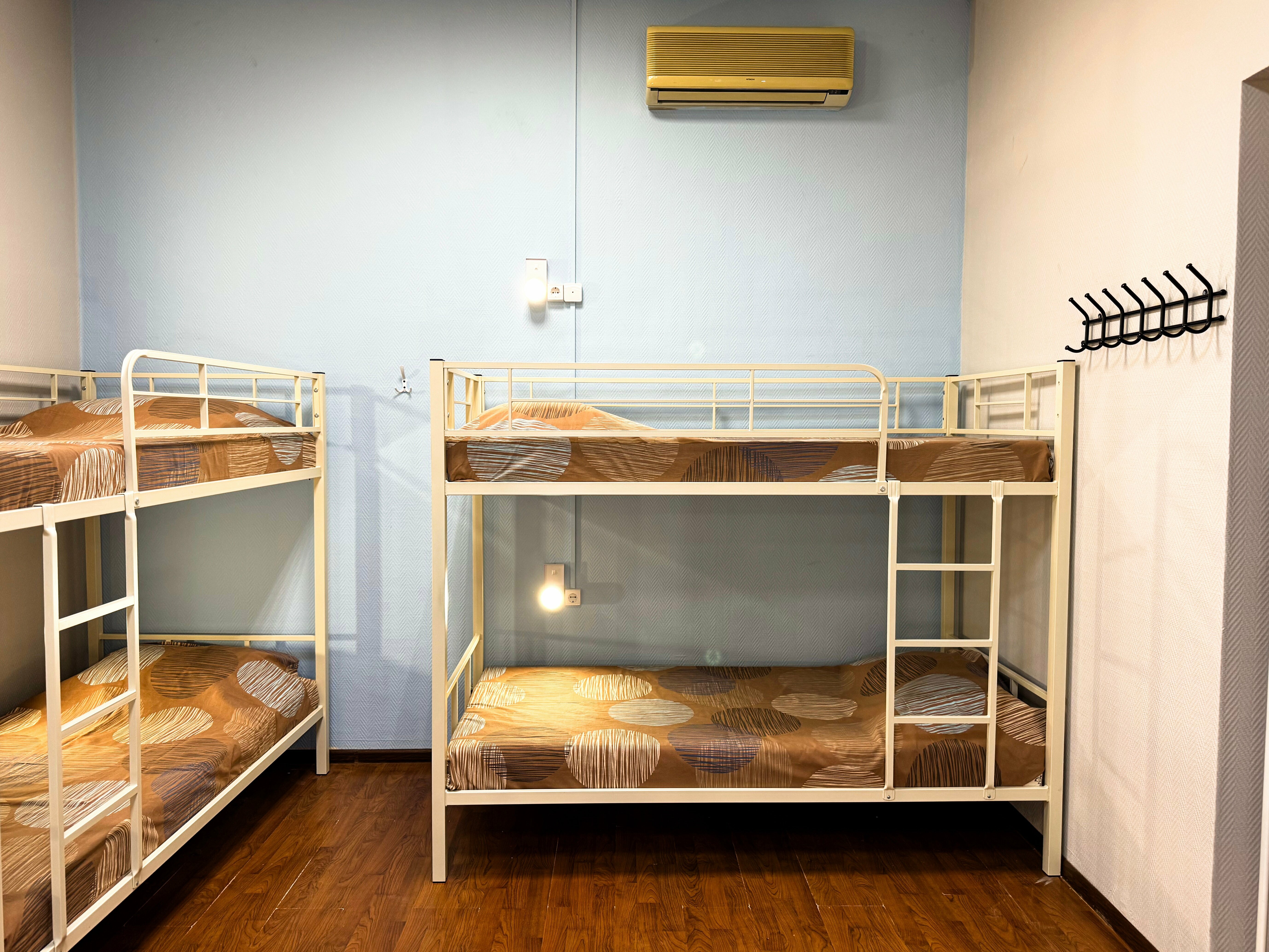 Общий 8-местный номер для мужчин