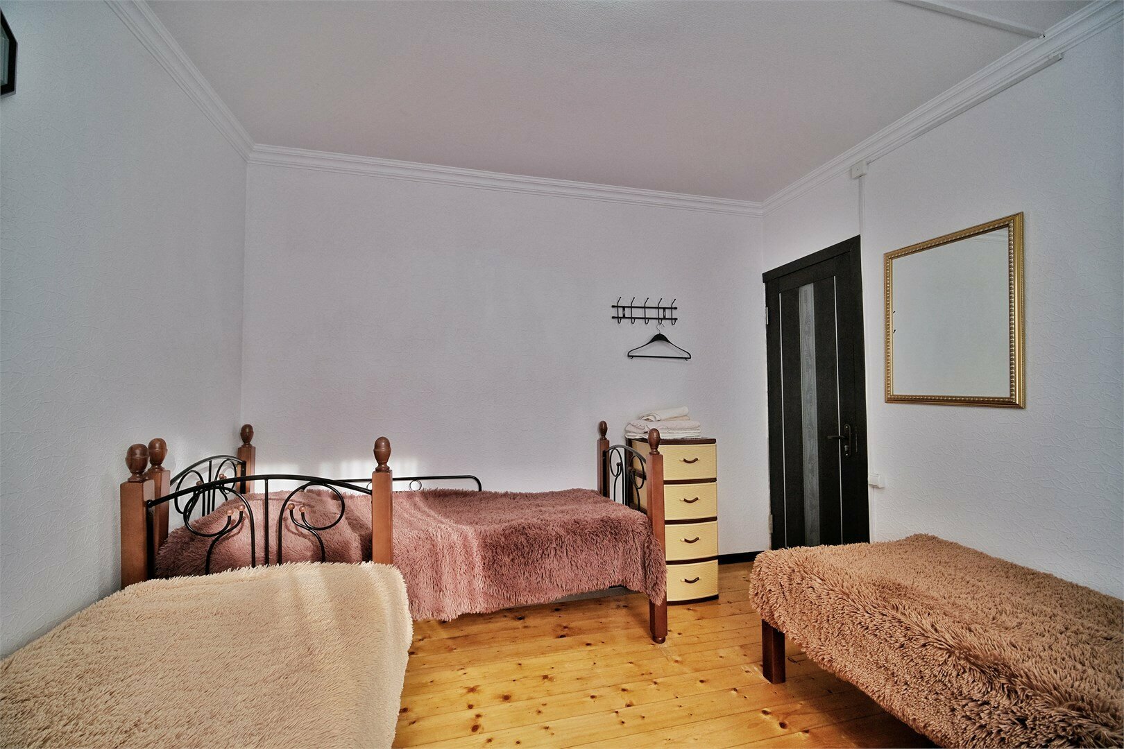 Трехместный номер эконом-класса