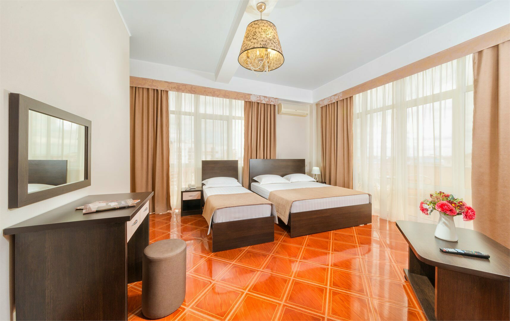 ST3P - Стандарт трехместный с видом на бассейн