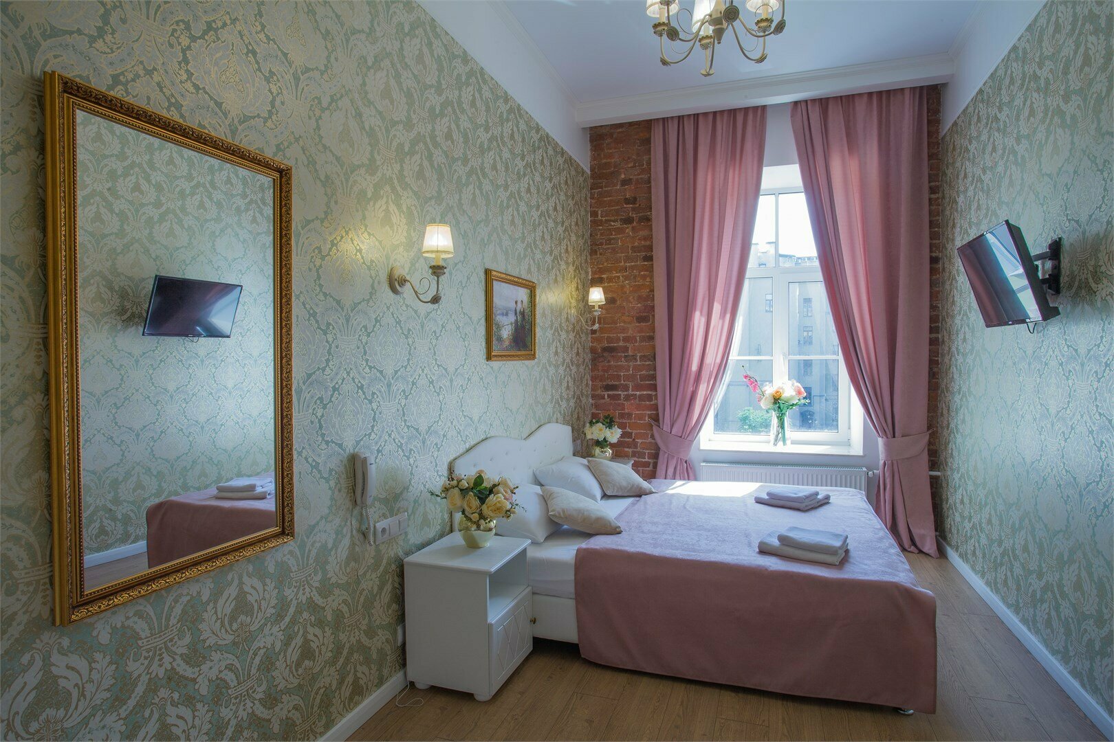 Комфорт с кондиционером (до 3-х человек, номер 1-й категории)