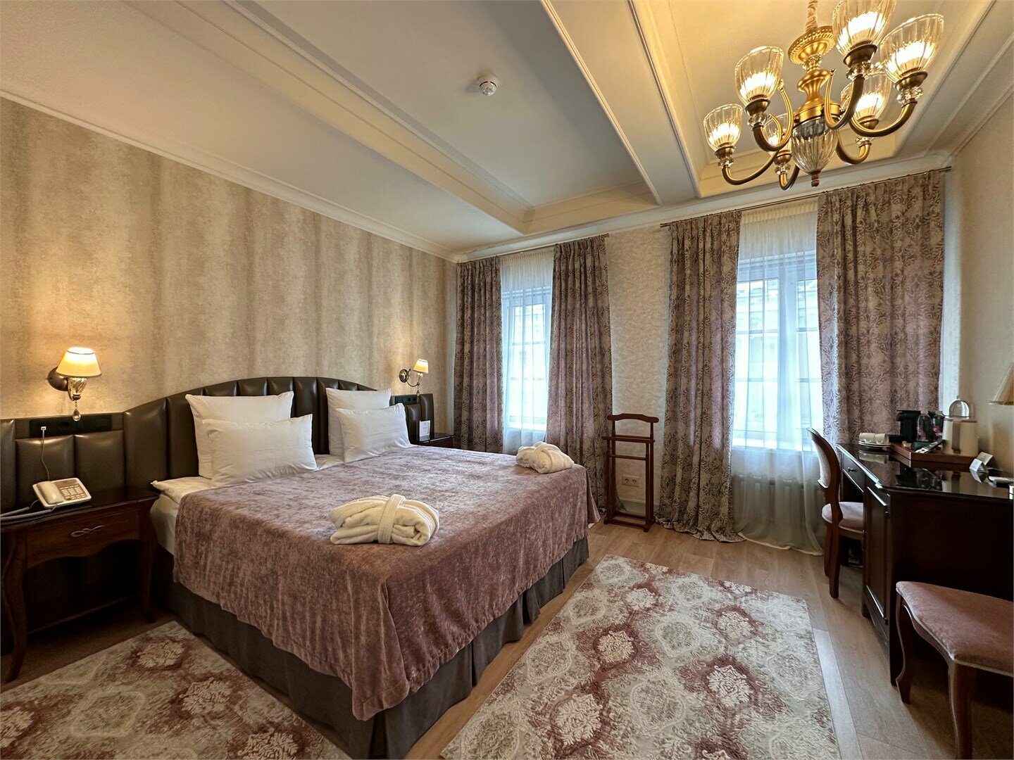 Супериор с видом на набережную реки Мойки