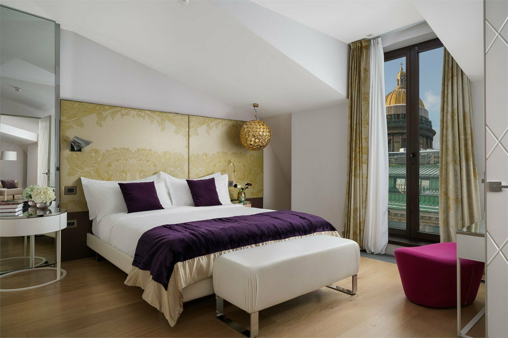 Люкс SO Lofty, с 2 балконами – с большой двуспальной кроватью