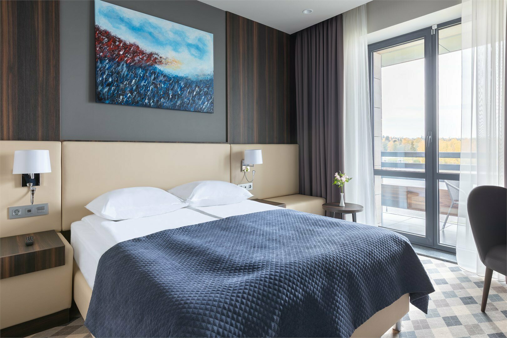 Стандарт с видом на озеро