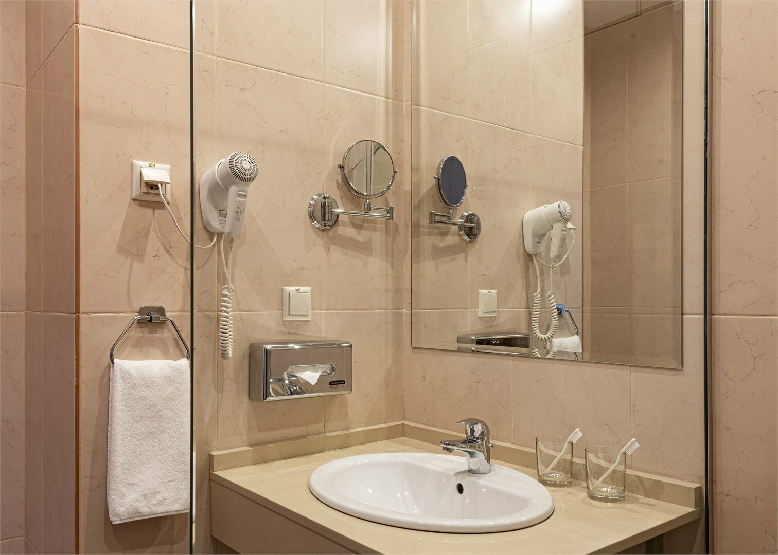 Стандартный номер с одной двуспальной кроватью