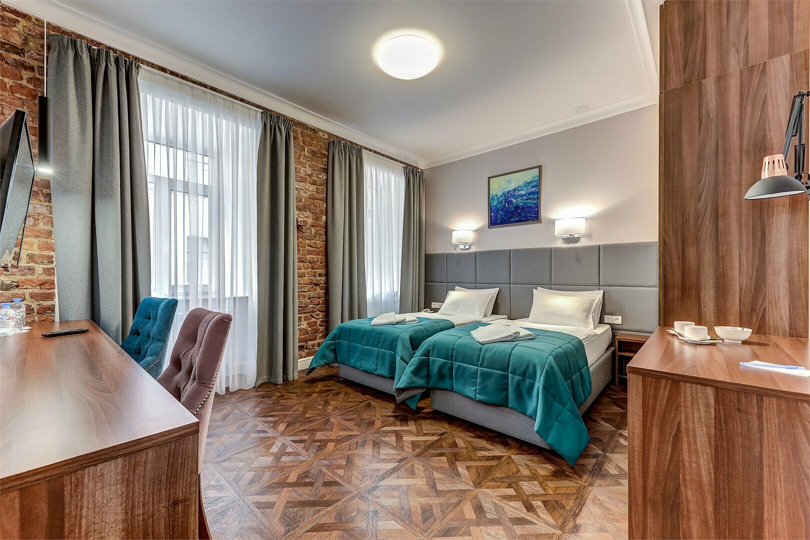 Номер комфорт с двумя раздельными кроватями или с одной большой кроватью