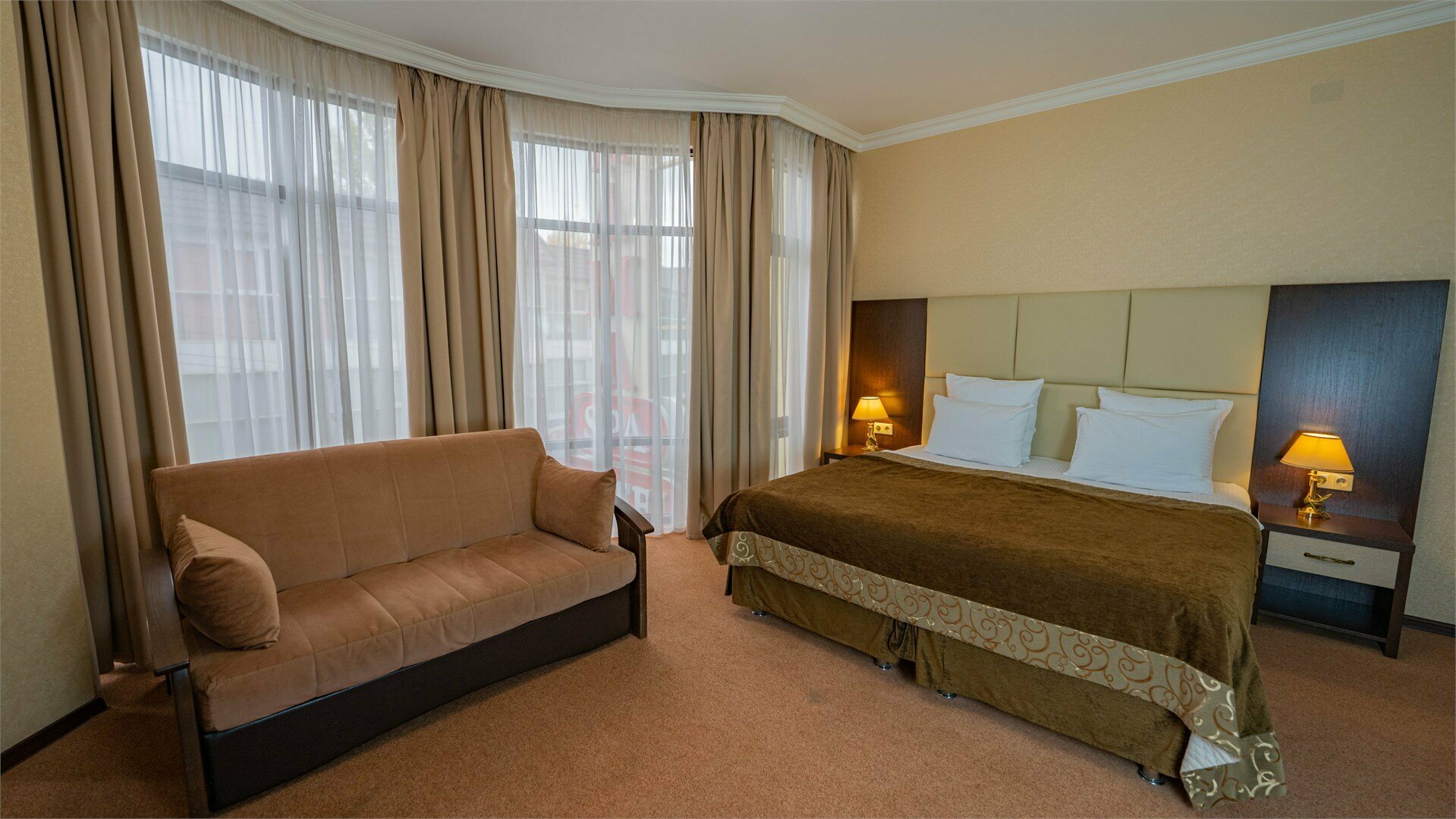 Джуниор Сьюит (Полулюкс)