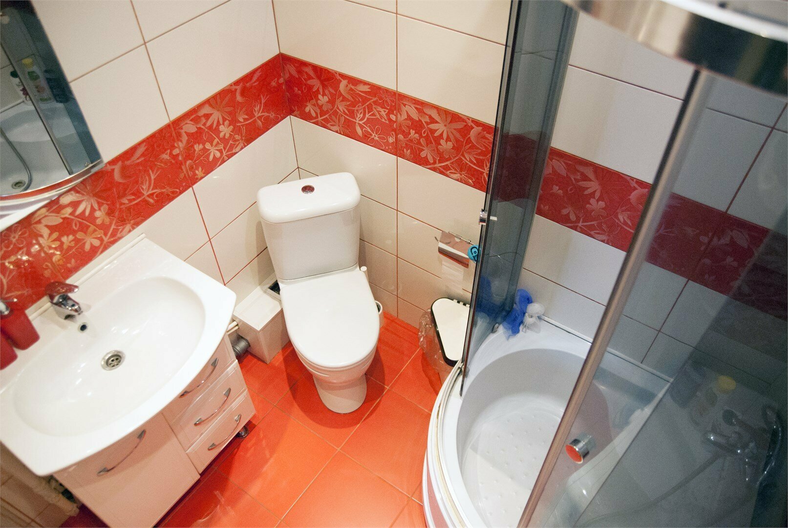 Двухместный номер с 2 отдельными кроватями и общей ванной комнатой