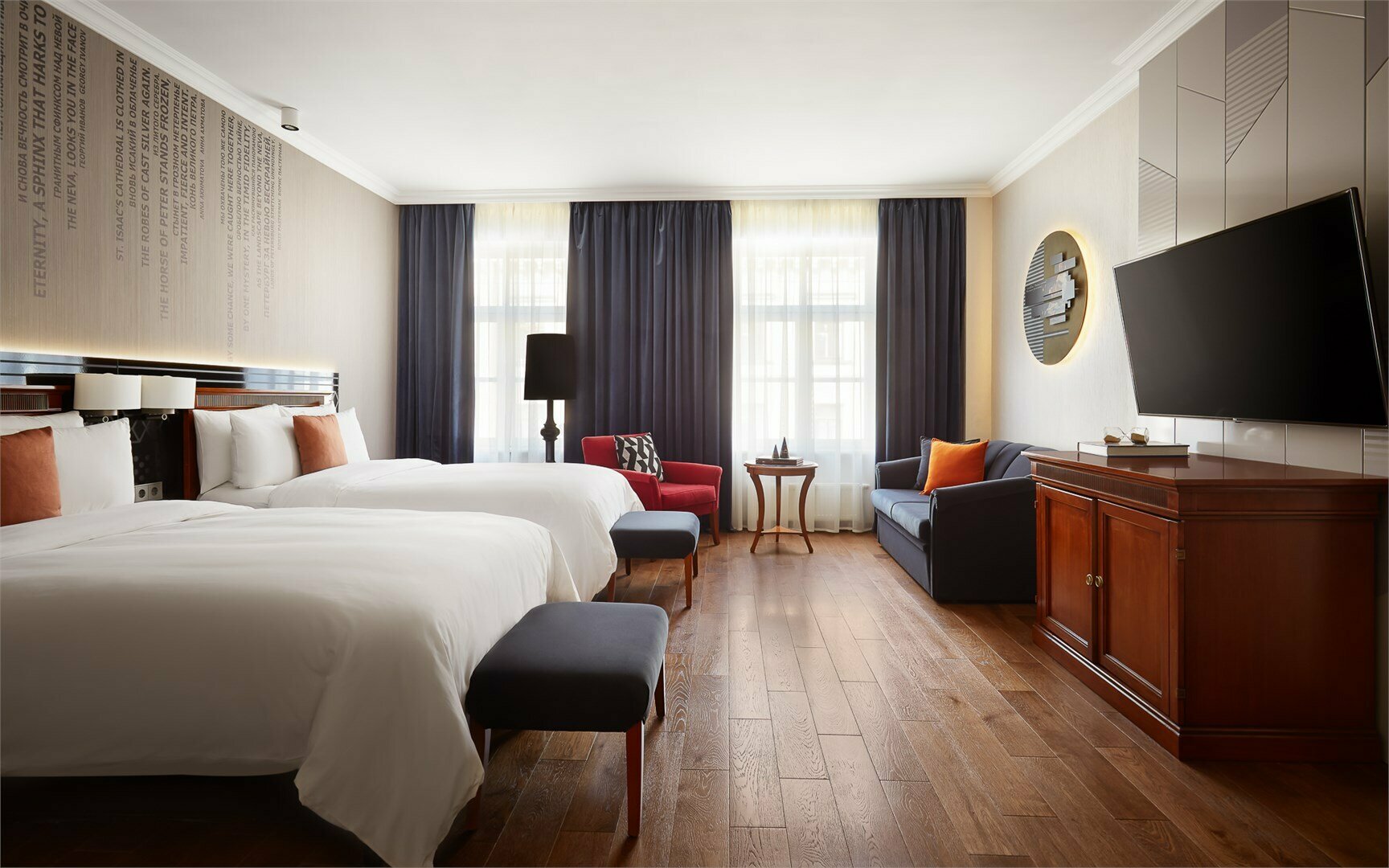 Супериор с двумя кроватями и диваном 4 этаж