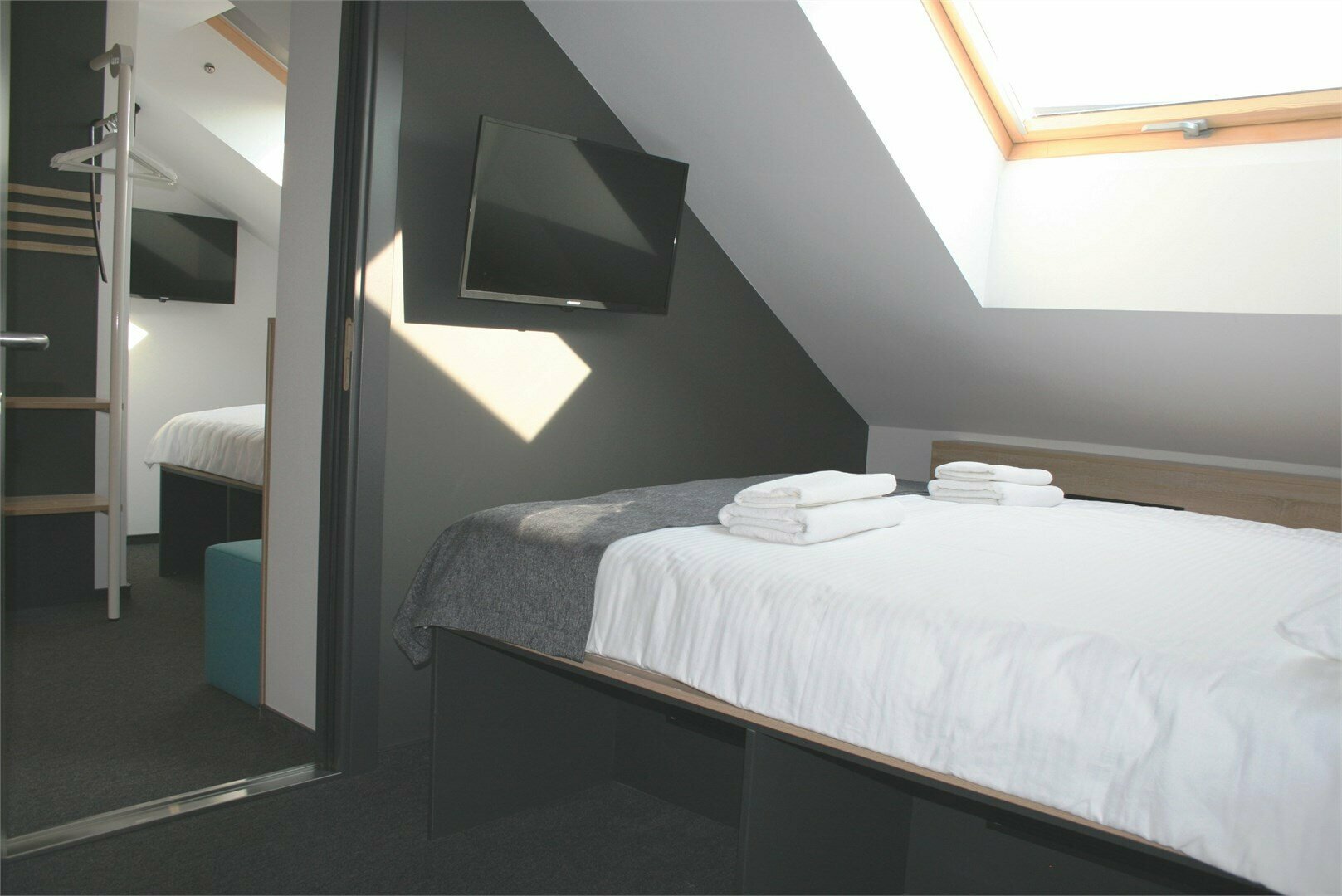 izzzi MANSARDA CONNECT 2+2 с кондиционером