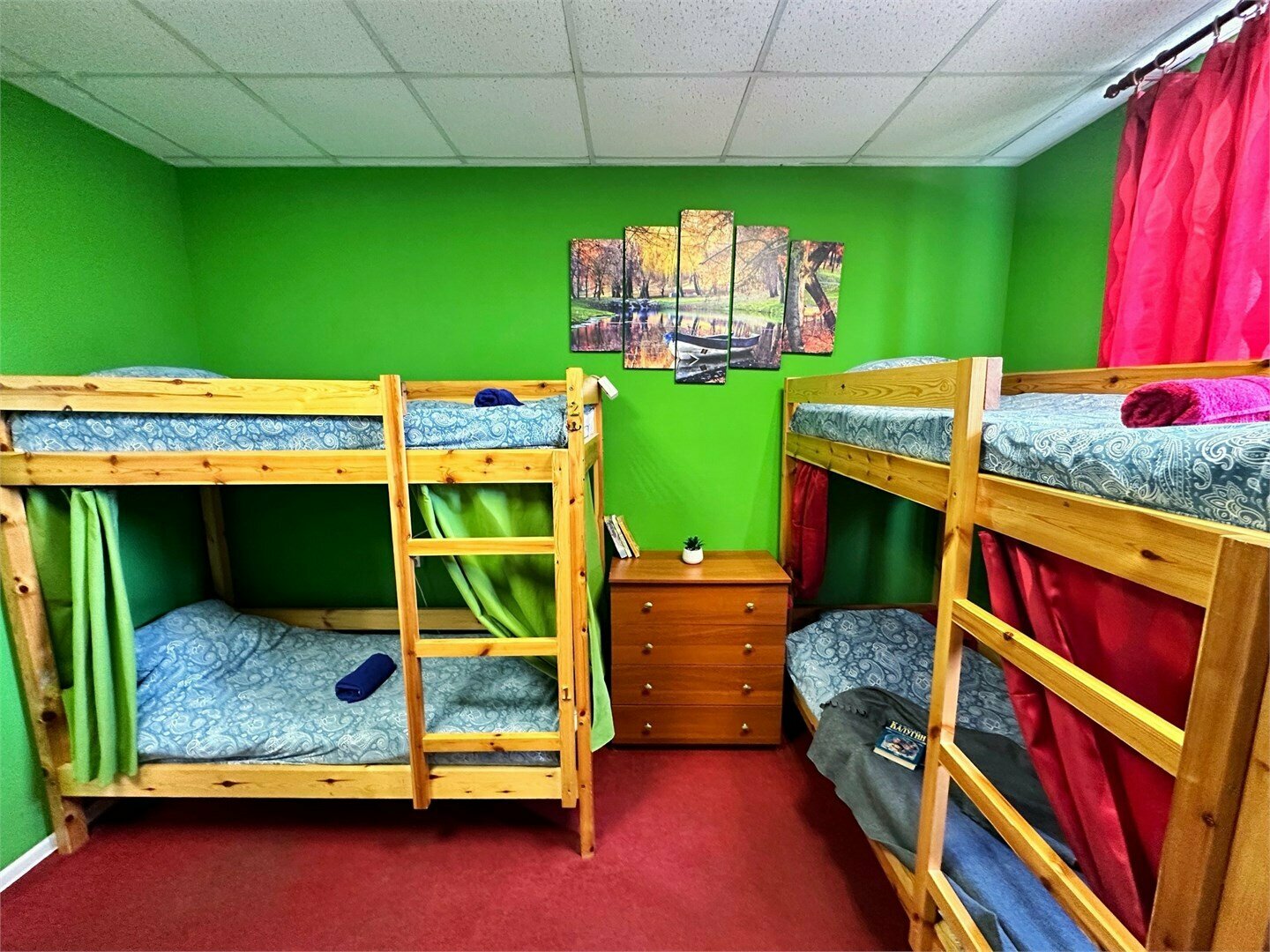 Кровать в общем 6-местном номере для мужчин