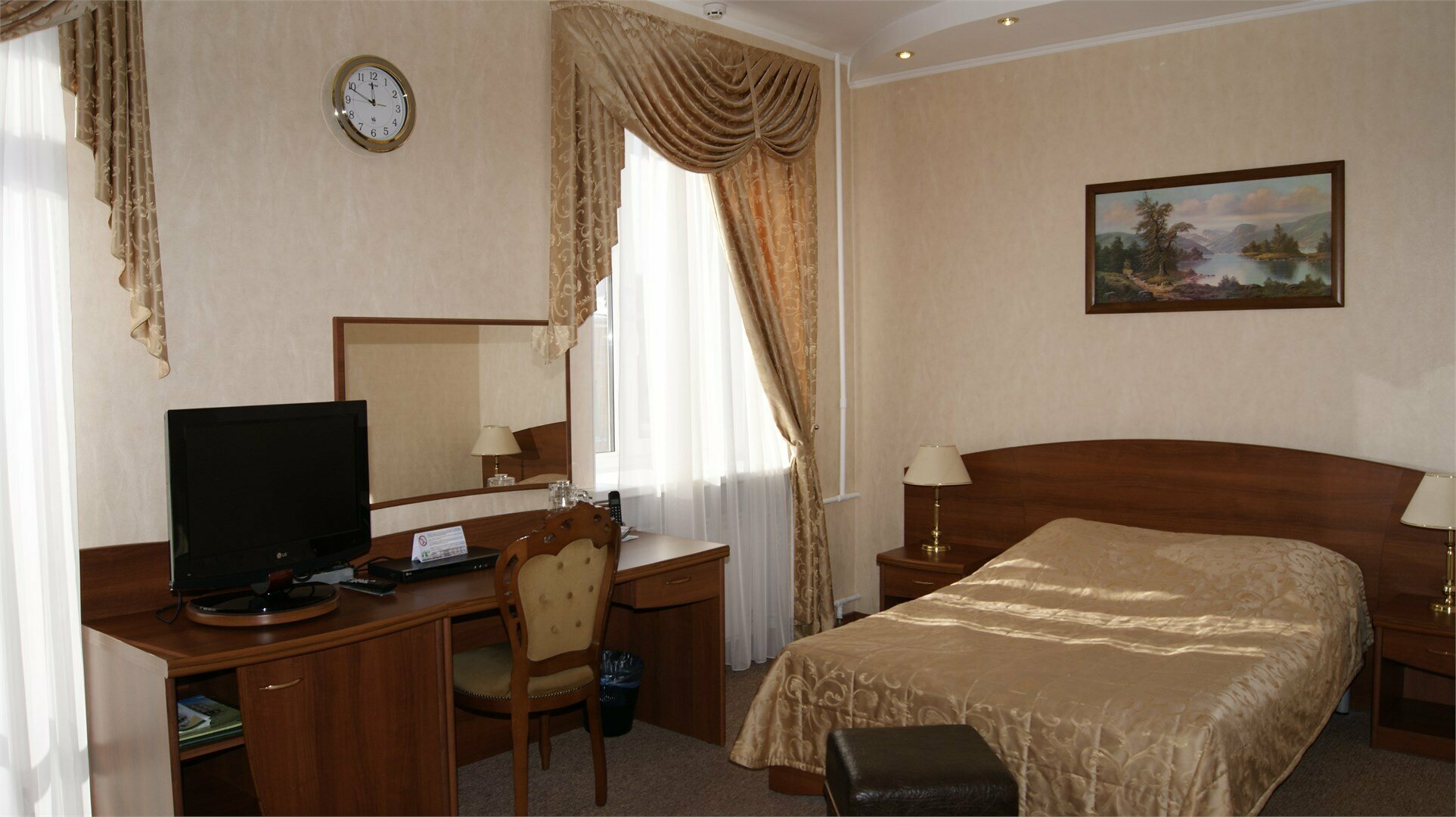 Джуниор Сюит