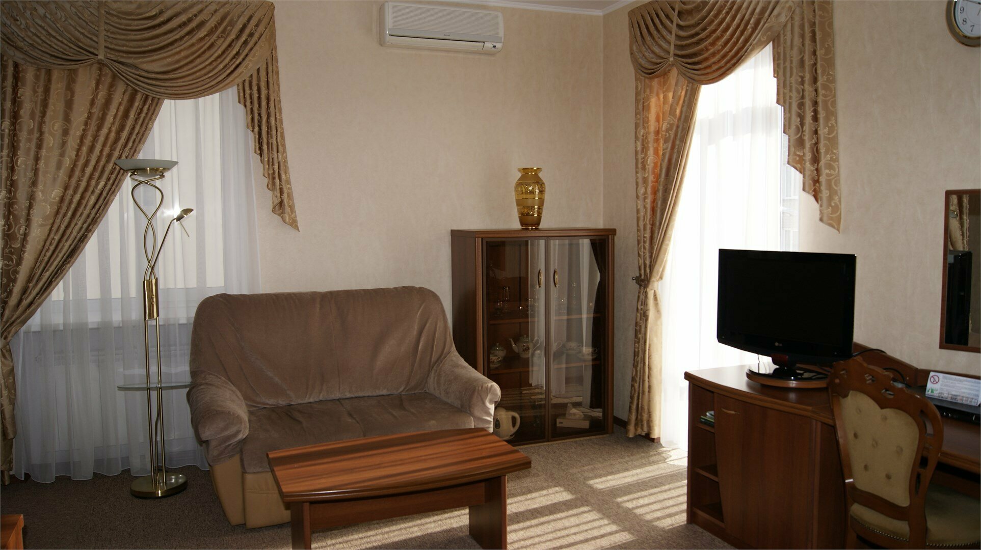 Джуниор Сюит