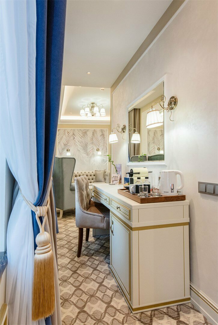 Джуниор Сюит