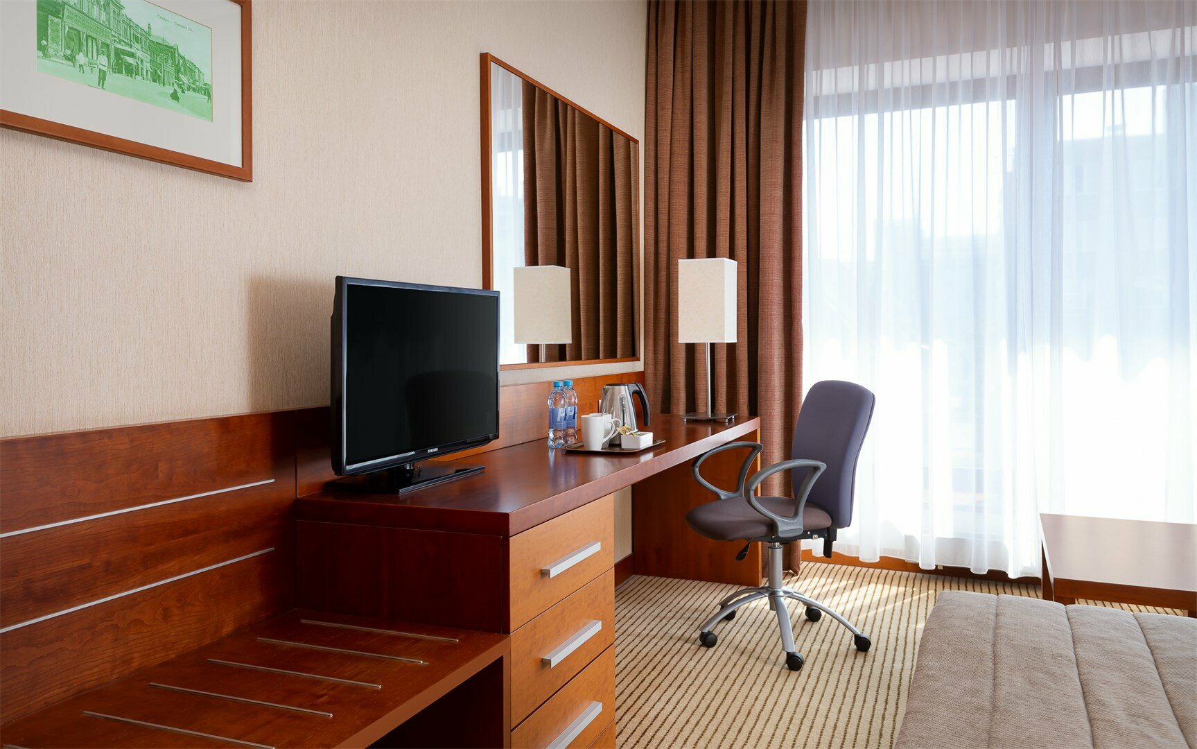 Улучшенный стандартный номер с кроватью queen size и диваном