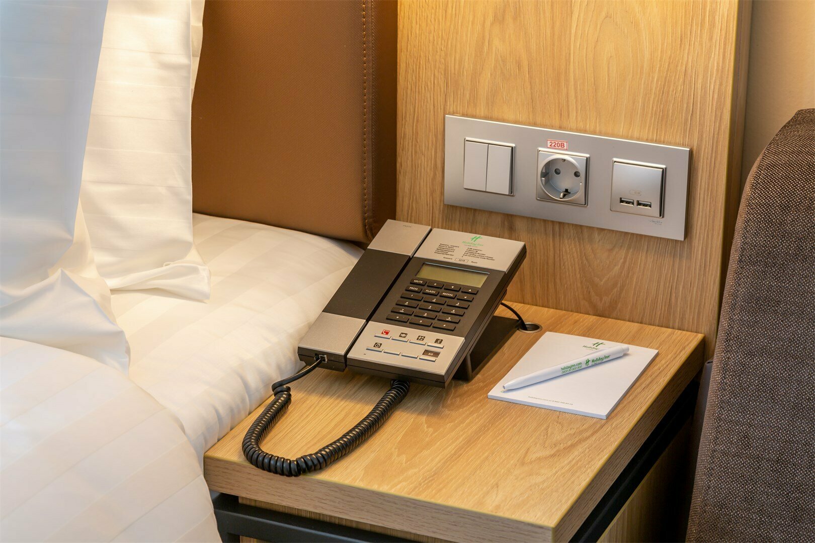 Стандартный номер с двумя односпальными кроватями и софой