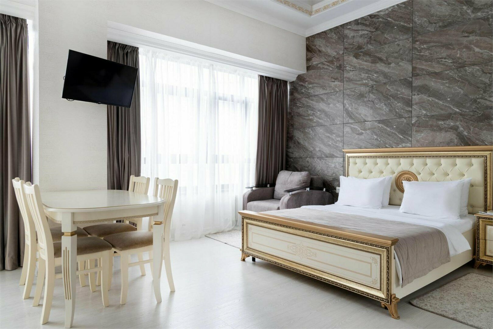 Студио Делюкс