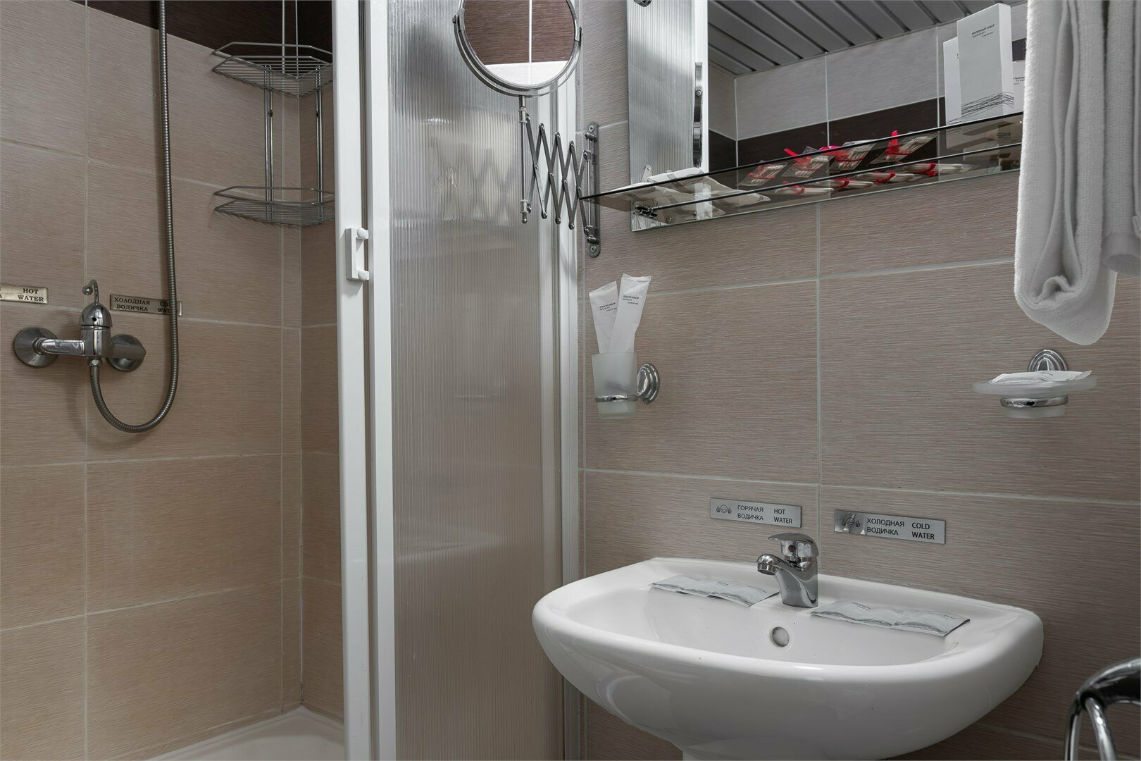 Cтандарт с двуспальной кроватью и диваном или односпальной кроватью