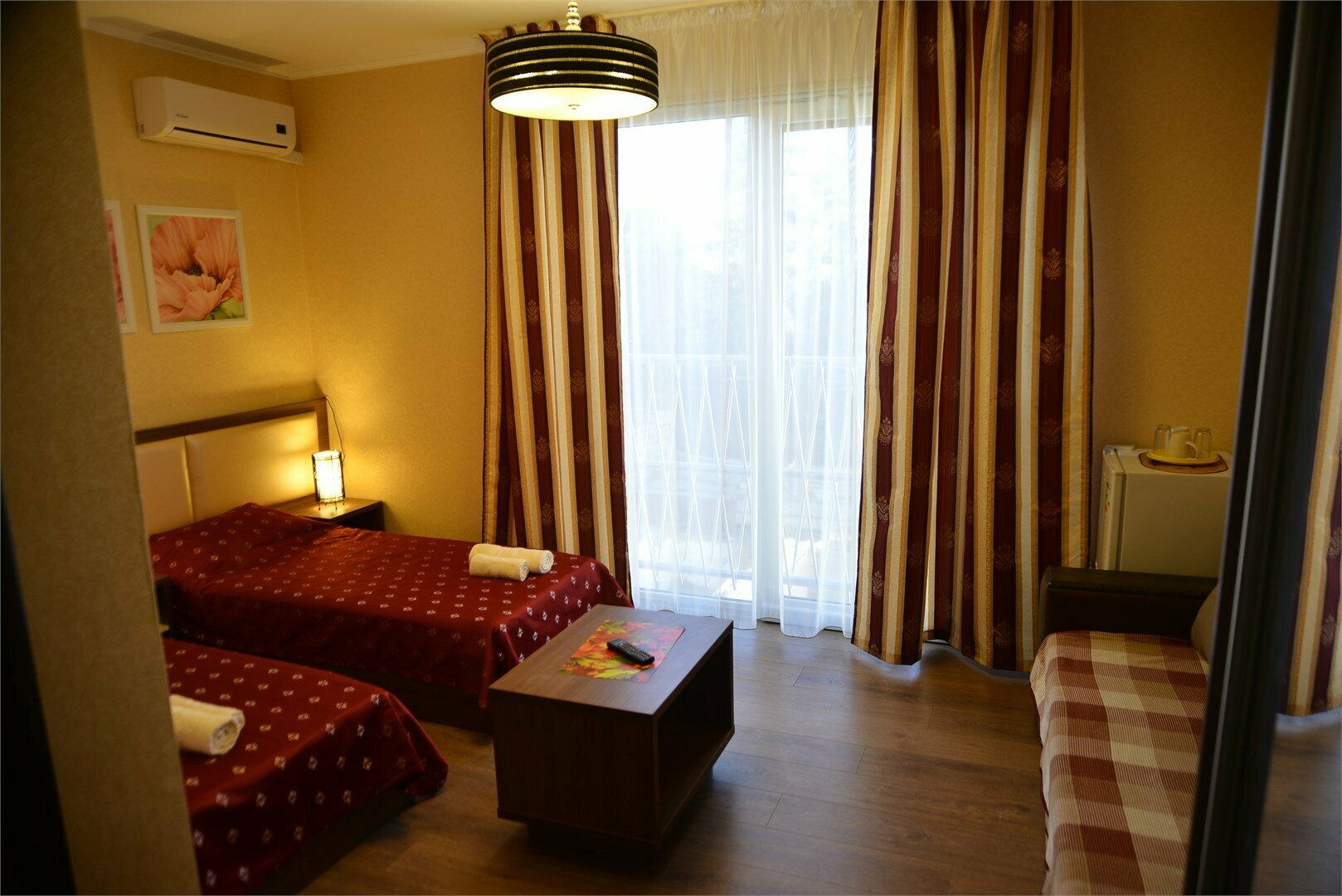 2-местный стандарт с французским балконом 2 раздельными кроватями БЕЗ ВИДА