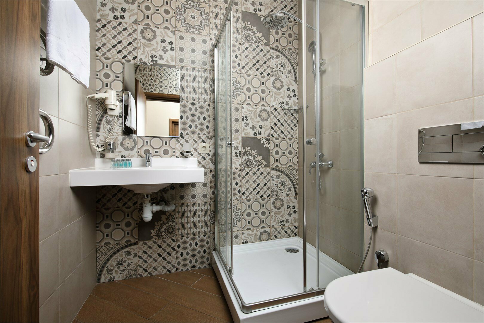 СТАНДАРТ-ЭКОНОМ (ОДНА БОЛЬШАЯ КРОВАТЬ)