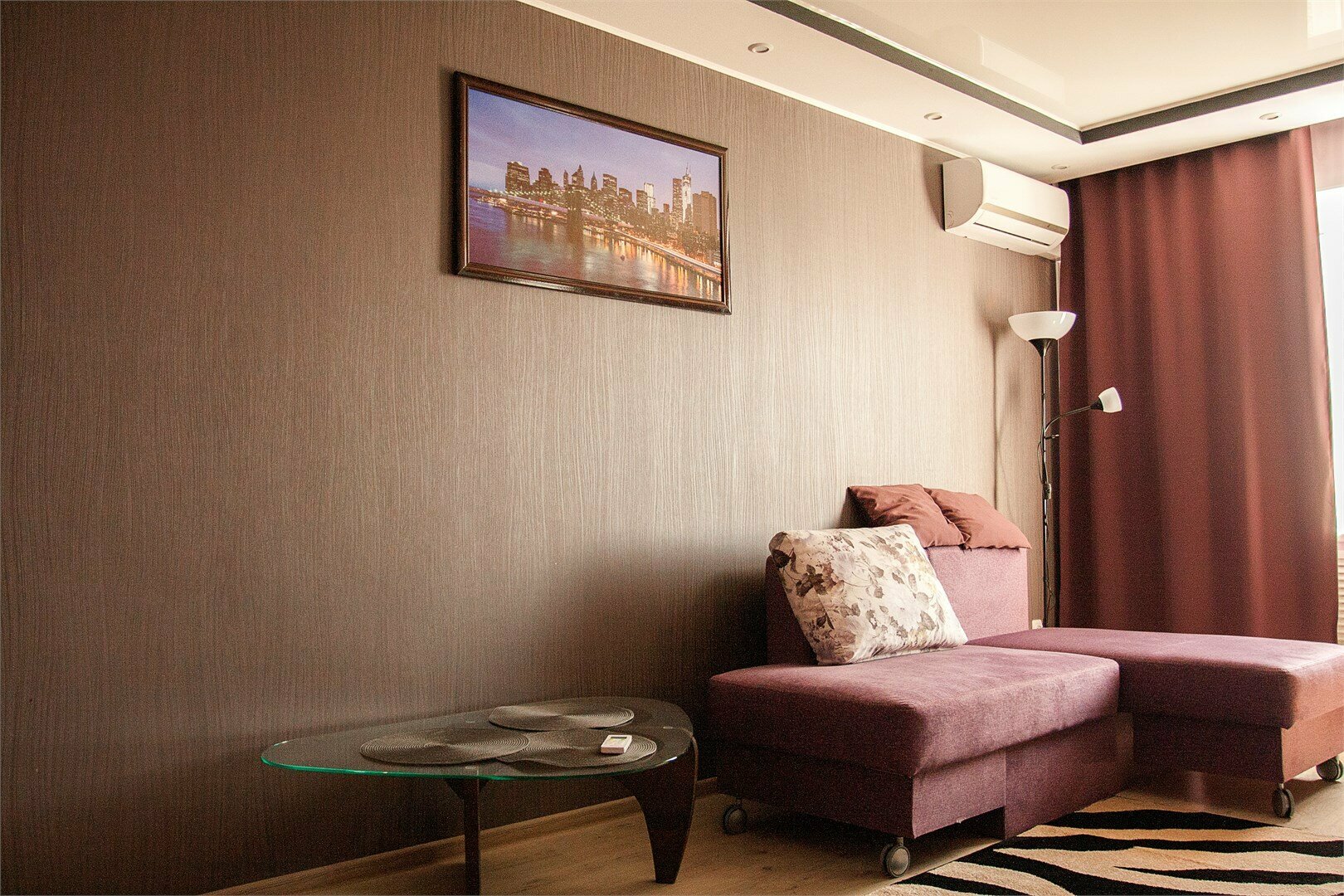 №1. 2-комнатные апартаменты с 1 спальней и залом