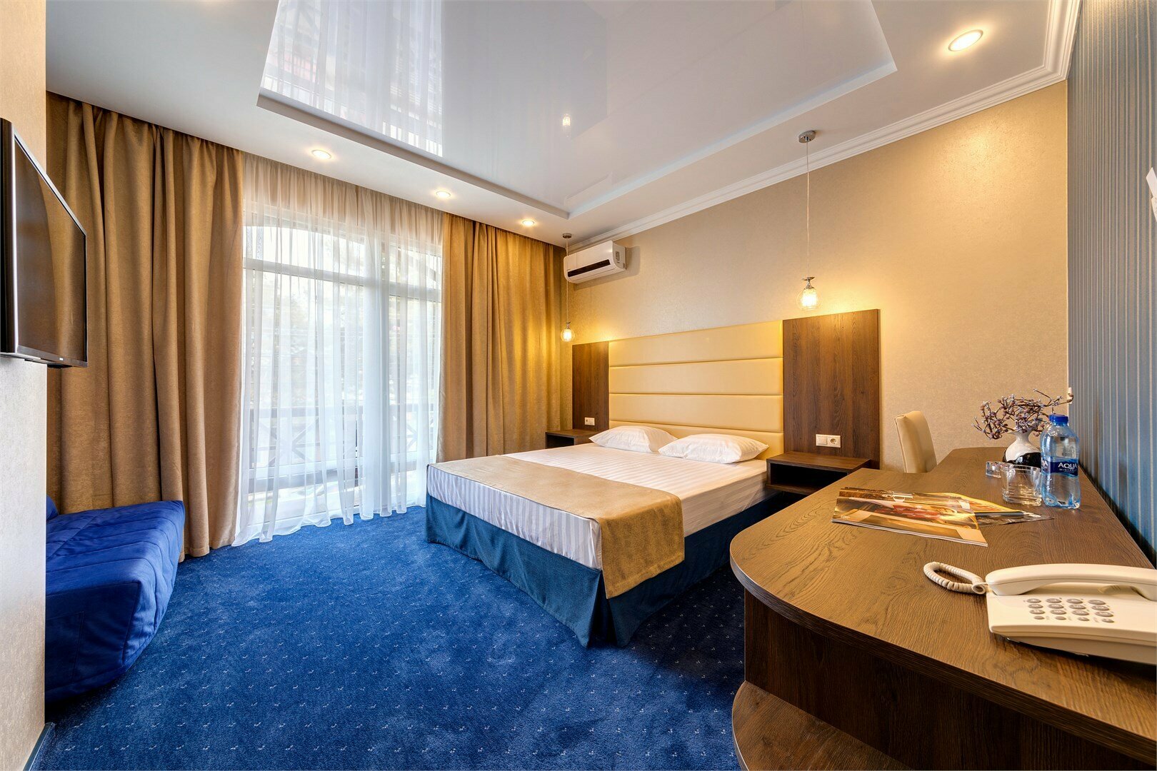 Стандарт с балконом и диваном