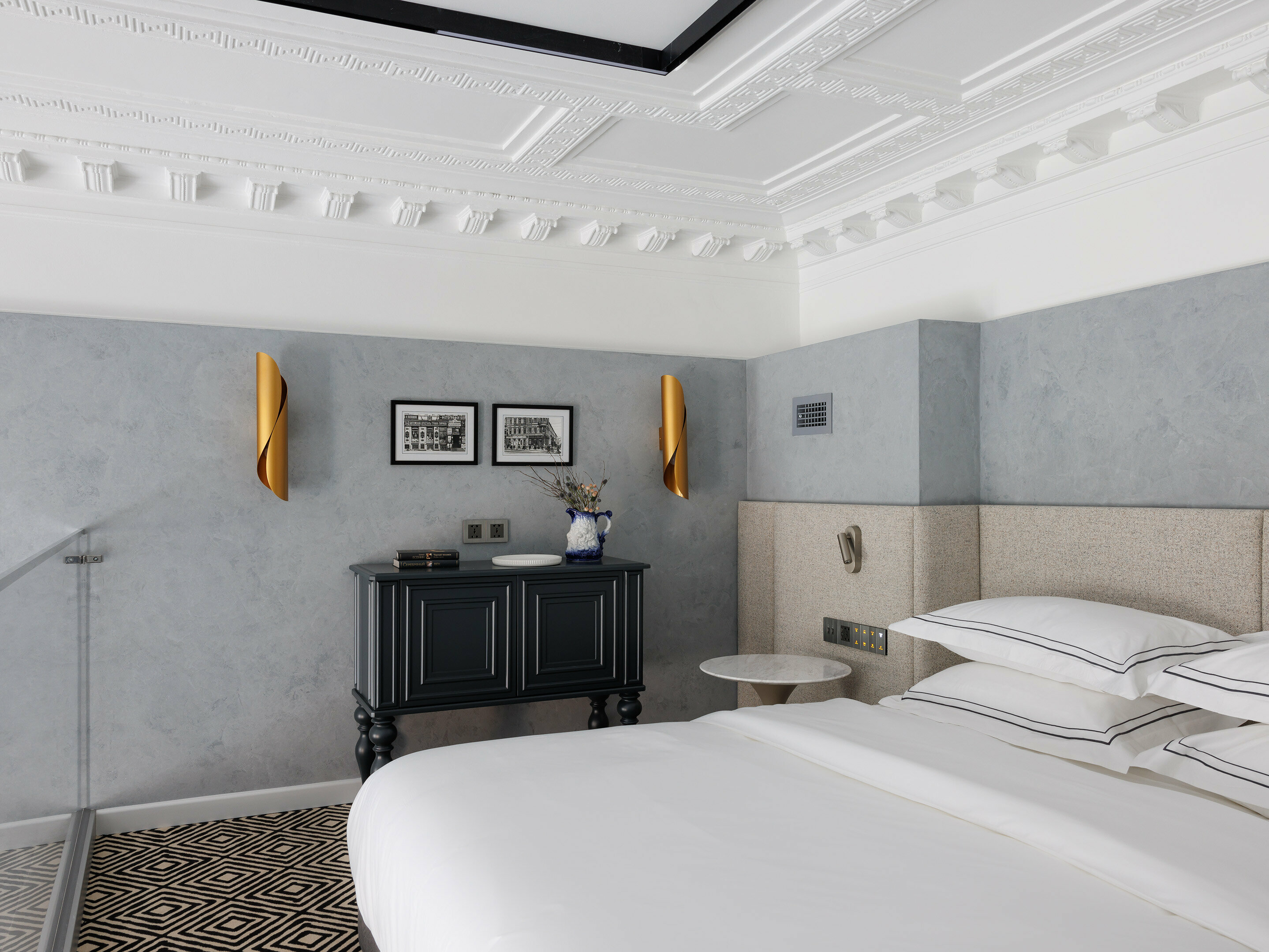 Двухуровневый люкс с видом на Невский проспект или Садовую улицу