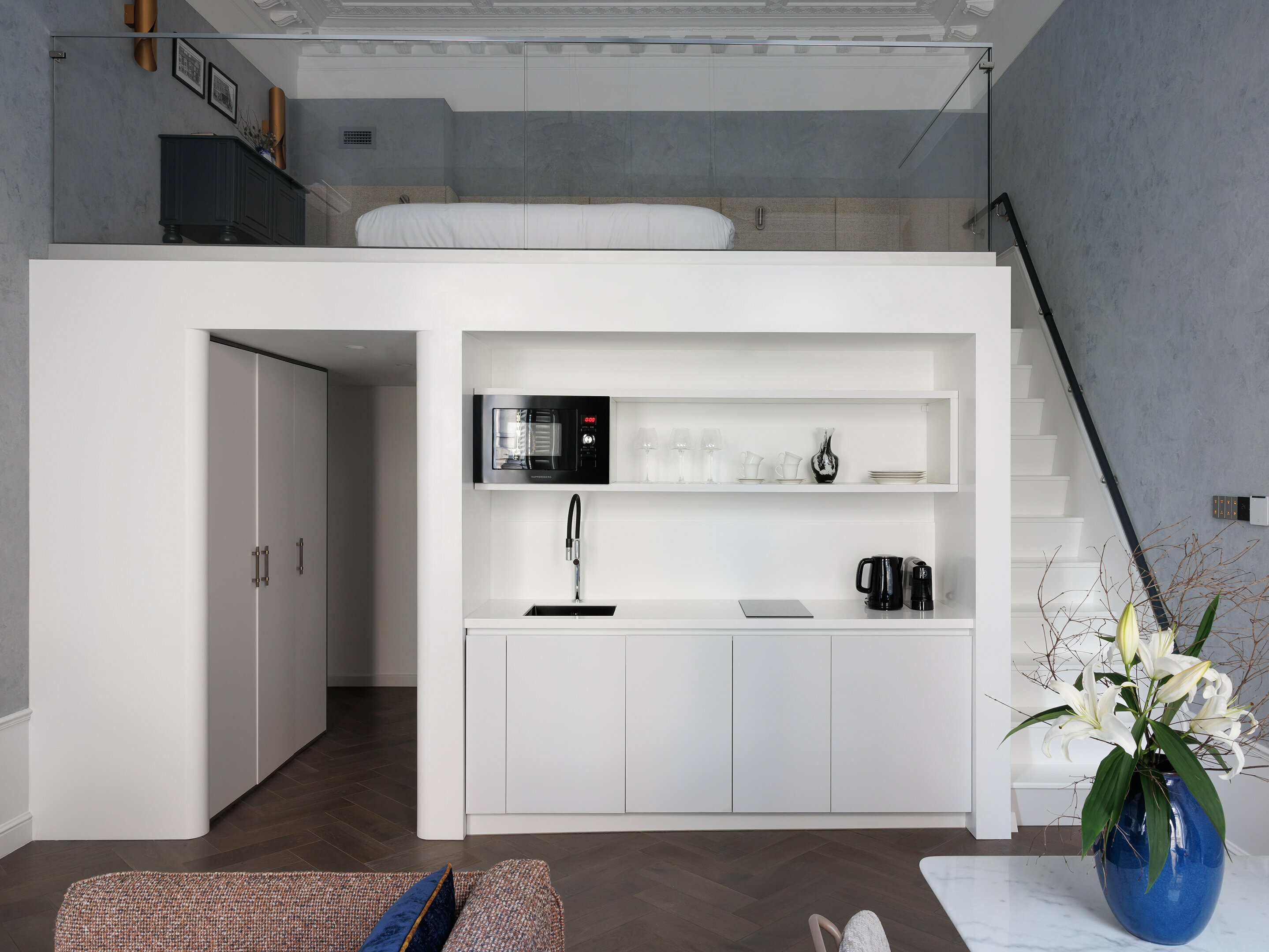 Двухуровневый люкс с видом на Невский проспект или Садовую улицу