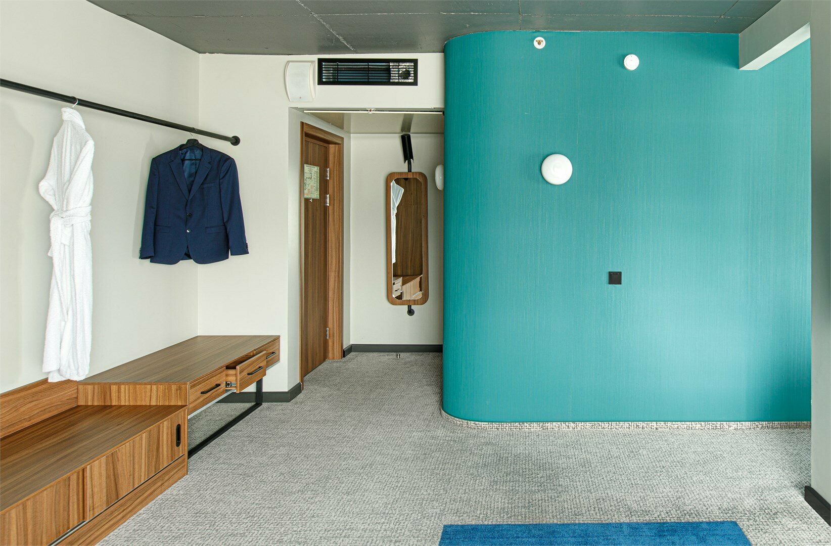 Номер Suite с двуспальной кроватью и диваном