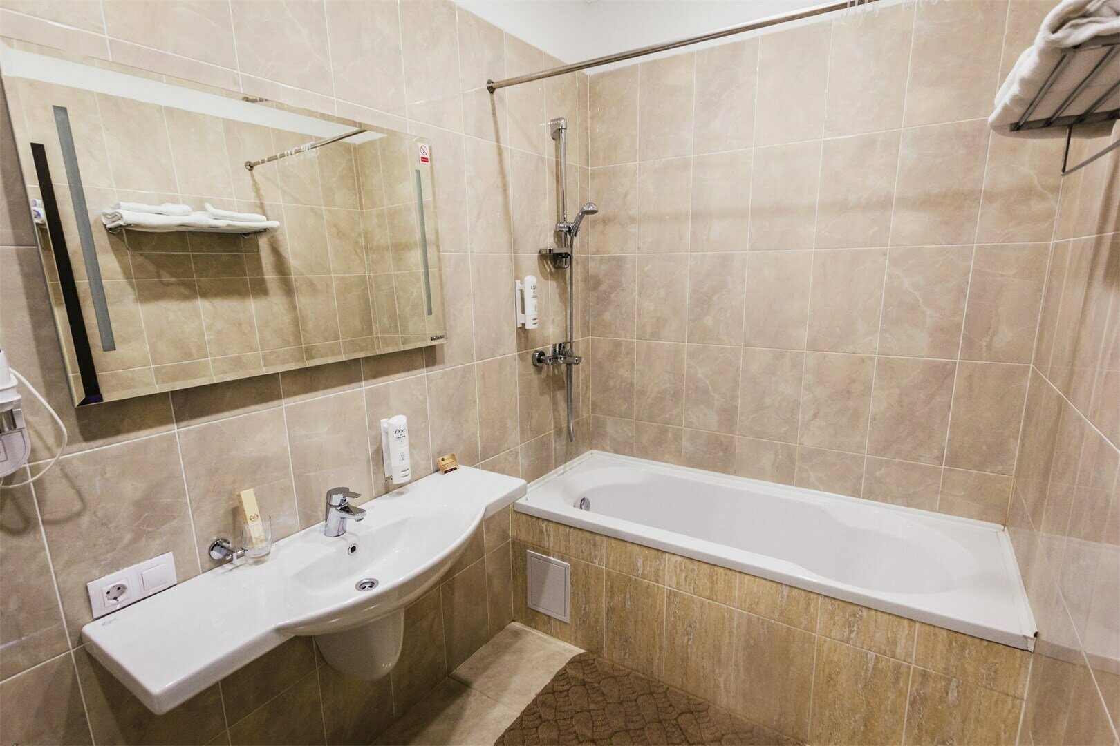 Бизнес с балконом и видом на парк