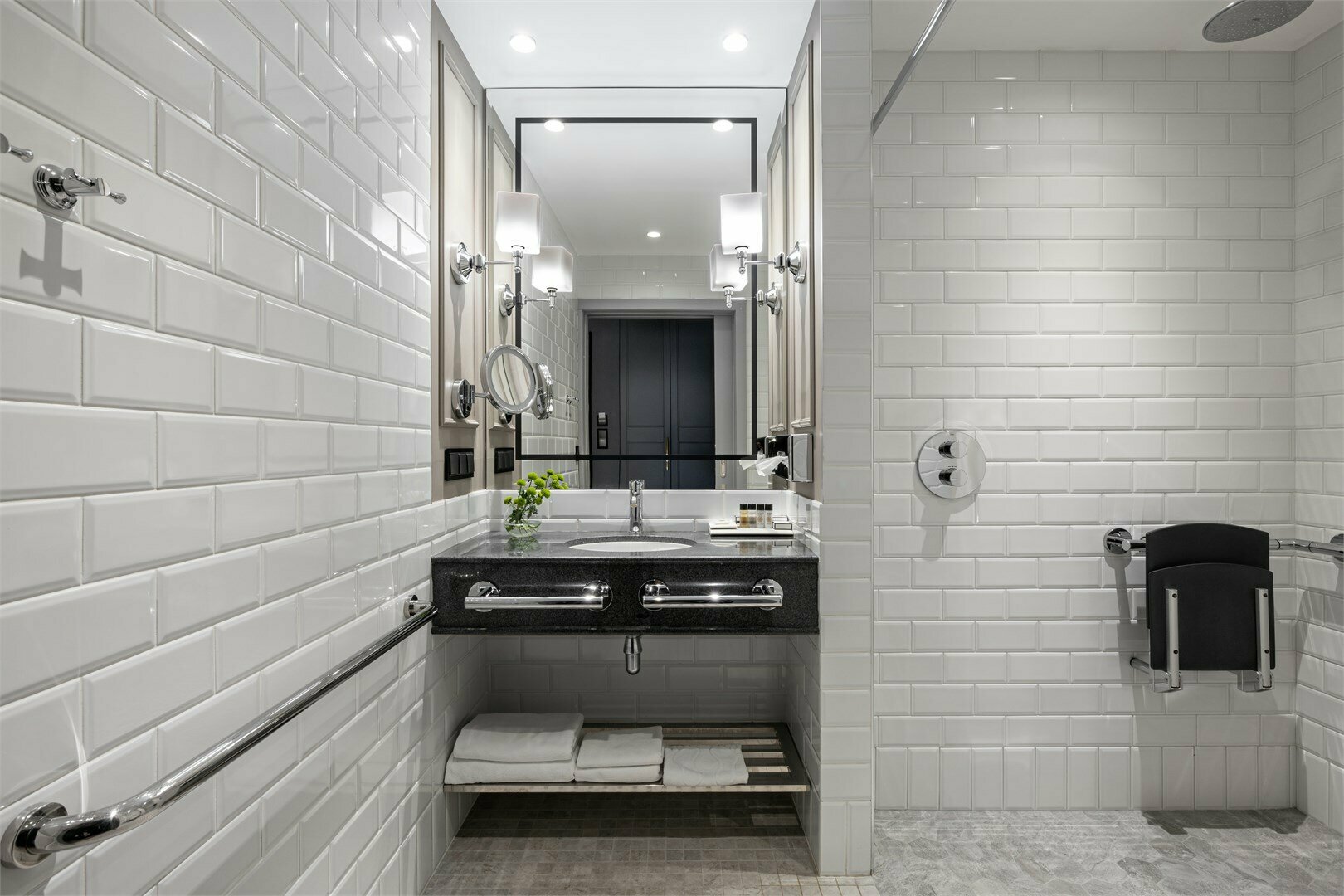 KING COMFORT ACCESSIBLE ROOM