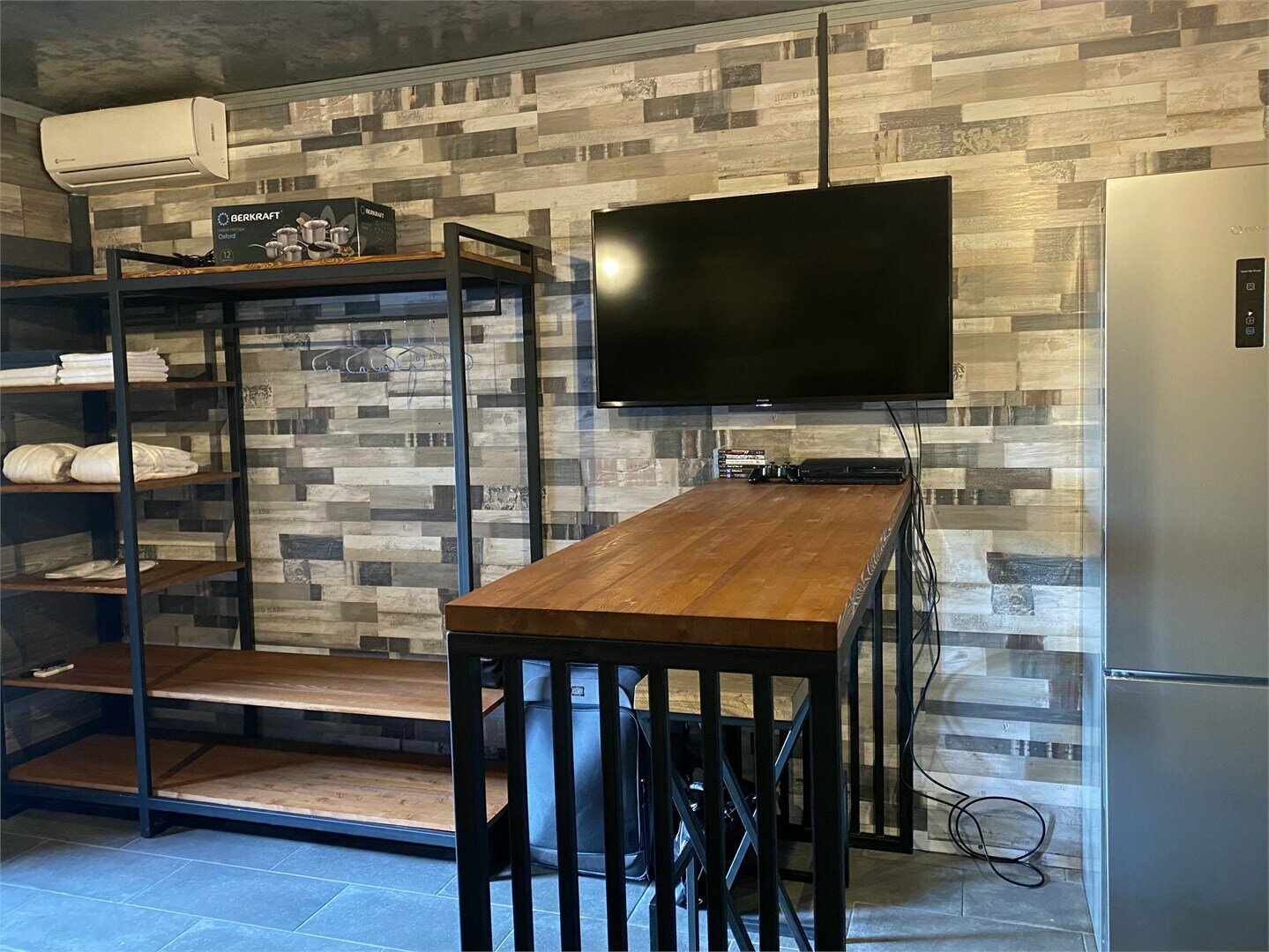 Номер студио двухместный с видом на бассейн без балкона