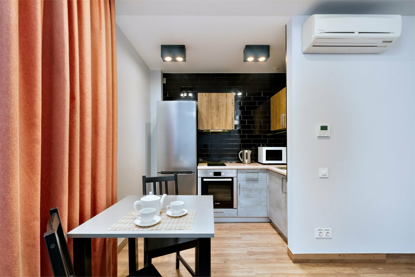 Однокомнатные апартаменты-студия с обеденной зоной