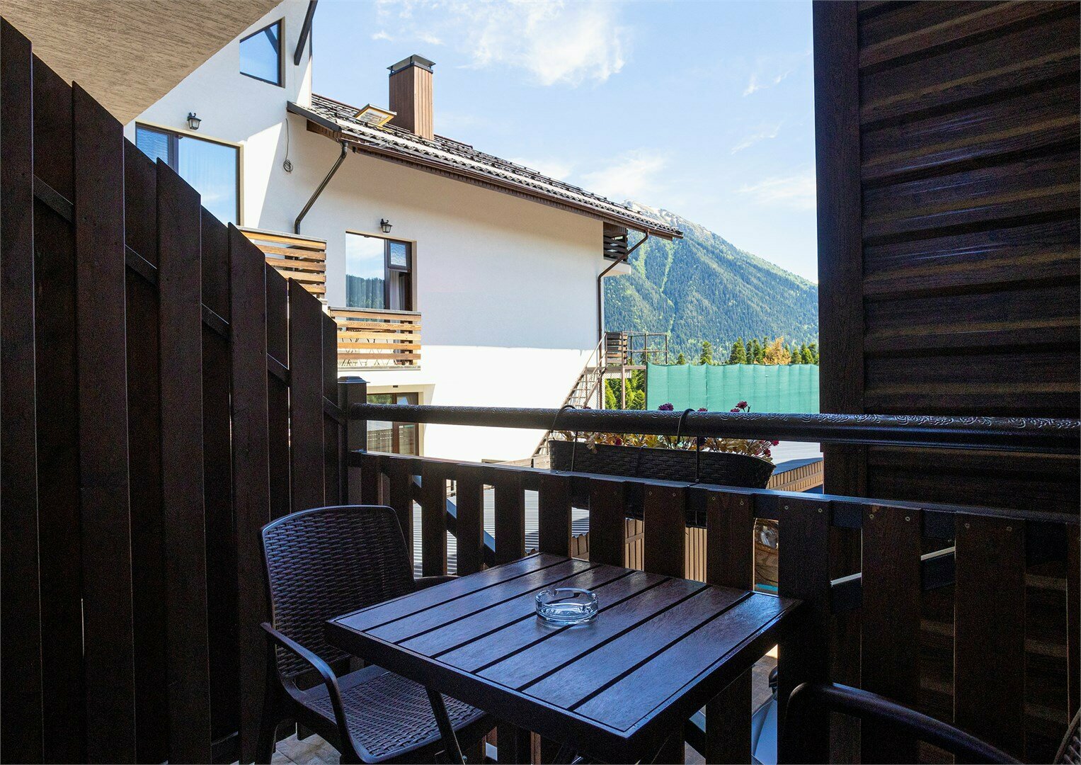 Двухместный с балконом и частичным видом на горы |2 — этаж|