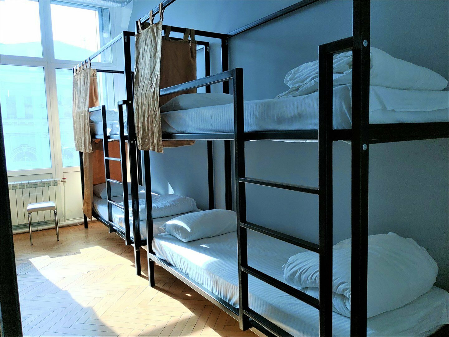 Нижнее место в мужском 8ми местном номере №407