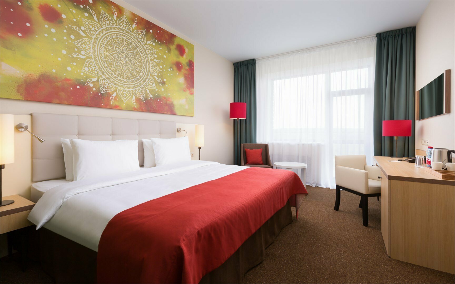 Супериор с балконом и одной большой кроватью