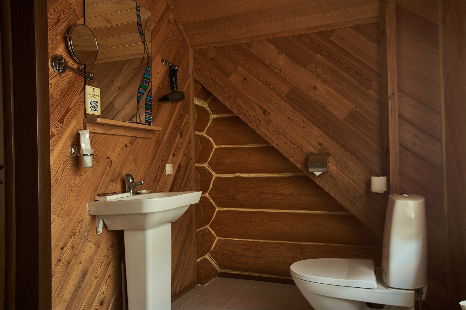 Номер в "Бревенчатом доме" с двумя раздельными кроватями