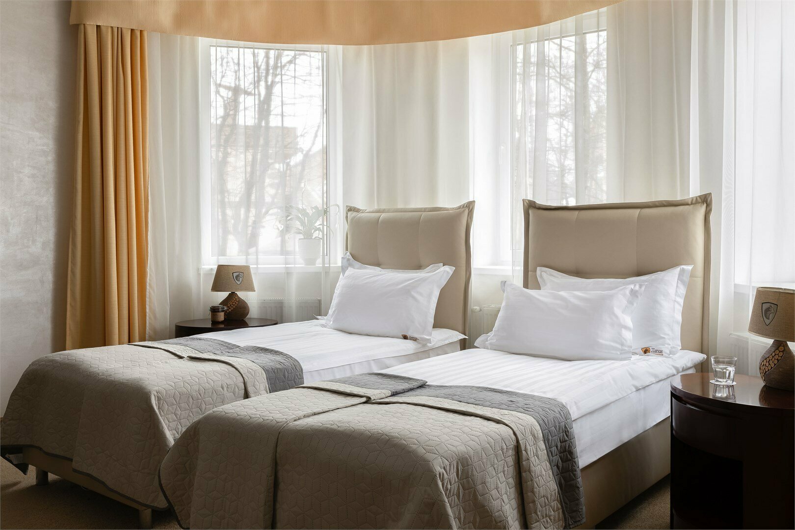 Улучшенный номер "Семицветик" с двумя раздельными кроватями