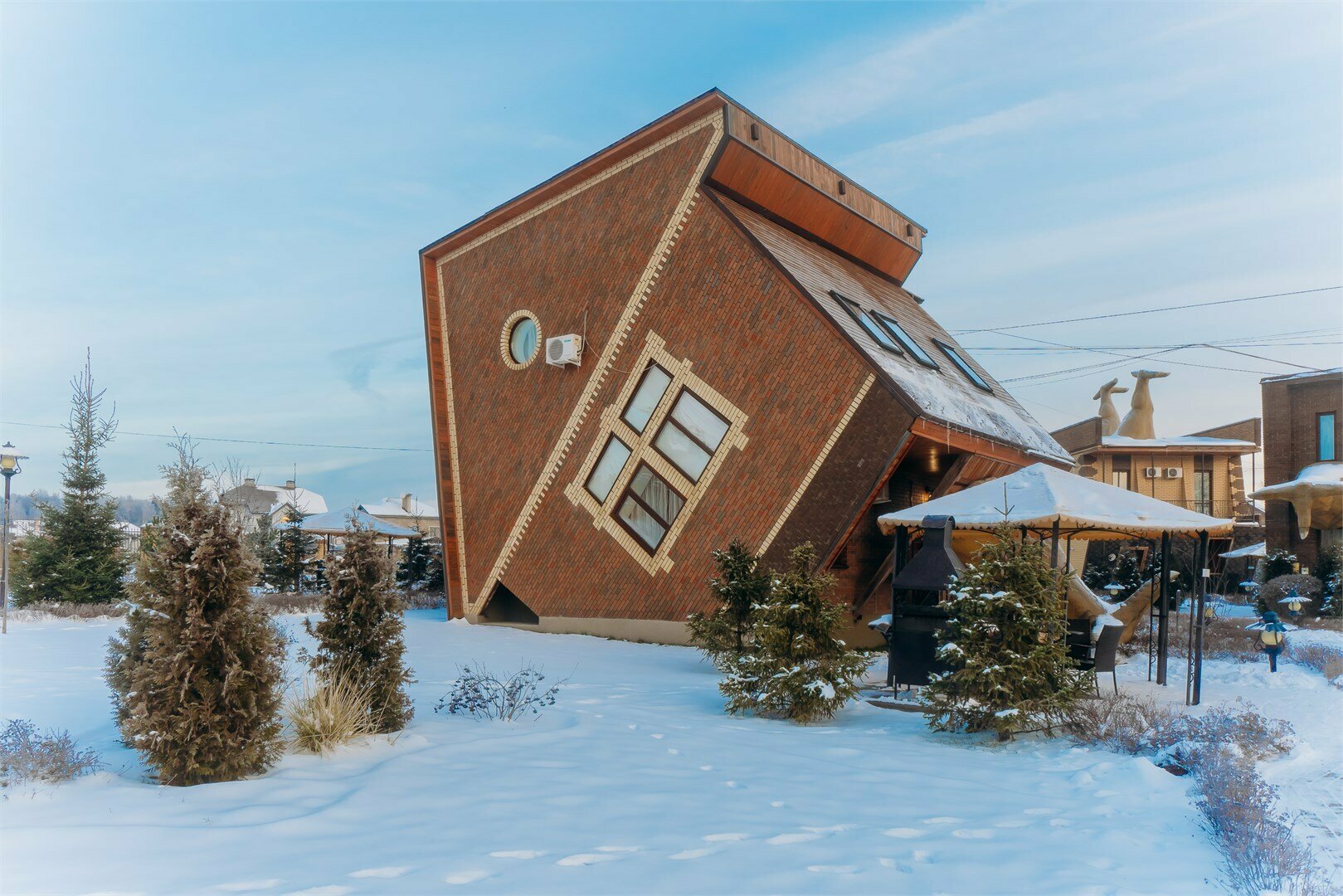 "Дом Перевертыш" второй этаж целиком