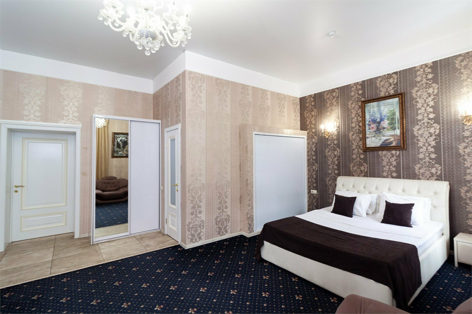 Улучшенный номер с кроватью размера «queen-size»